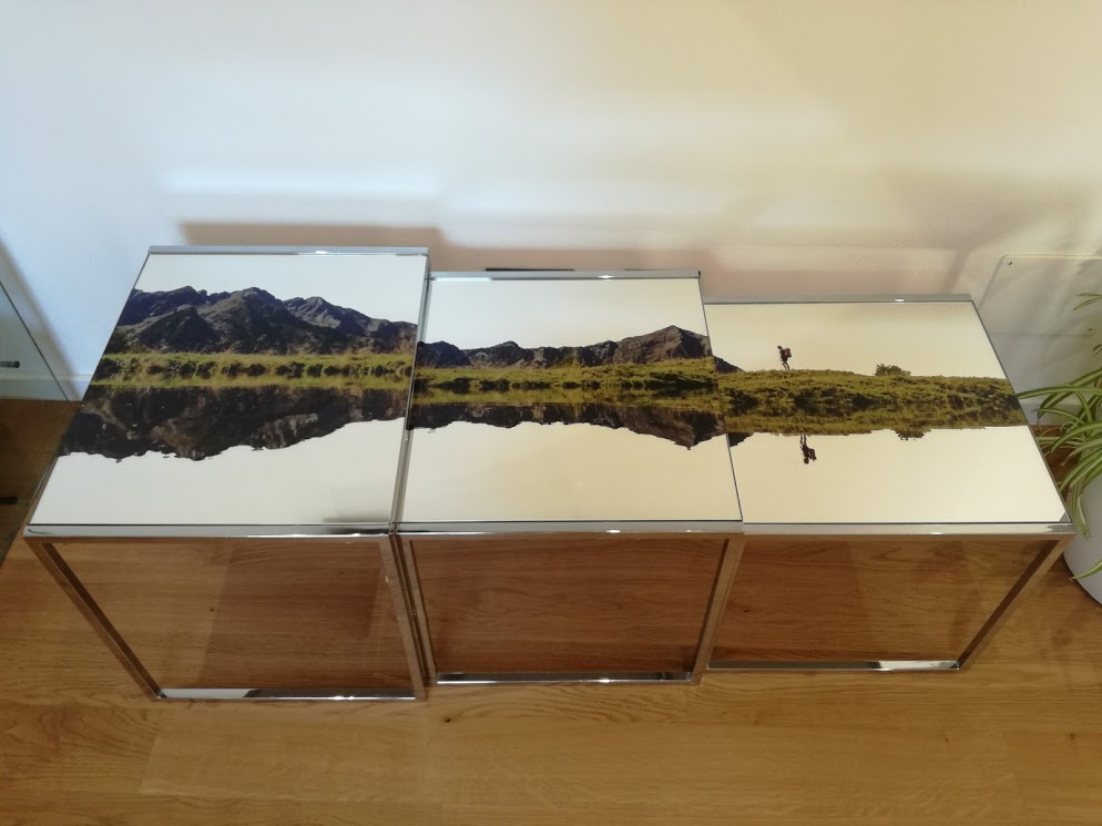 Set di 3 tavolini a nido anni 60 <br> Piani in vetro specchiato con paesaggio - immagine 2