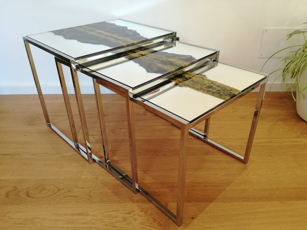 Set di 3 tavolini a nido anni 60 <br> Piani in vetro specchiato con paesaggio - immagine 3