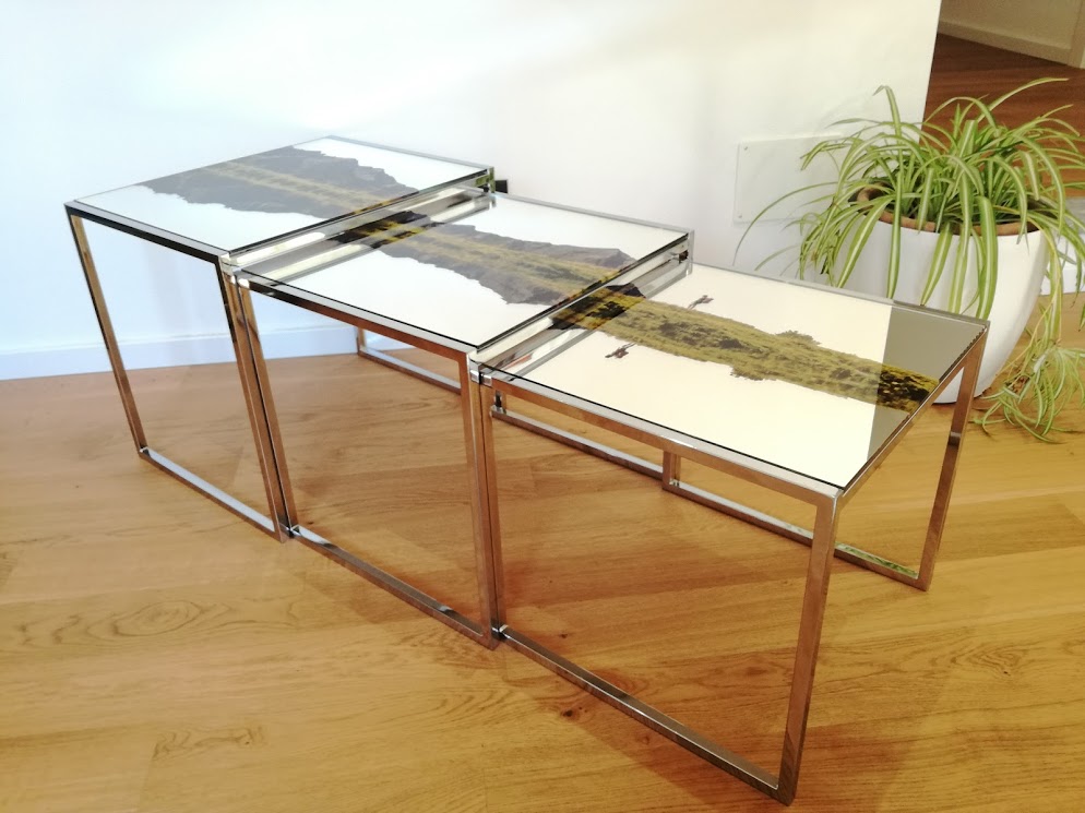 Set di 3 tavolini a nido anni 60 <br> Piani in vetro specchiato con paesaggio - immagine 7
