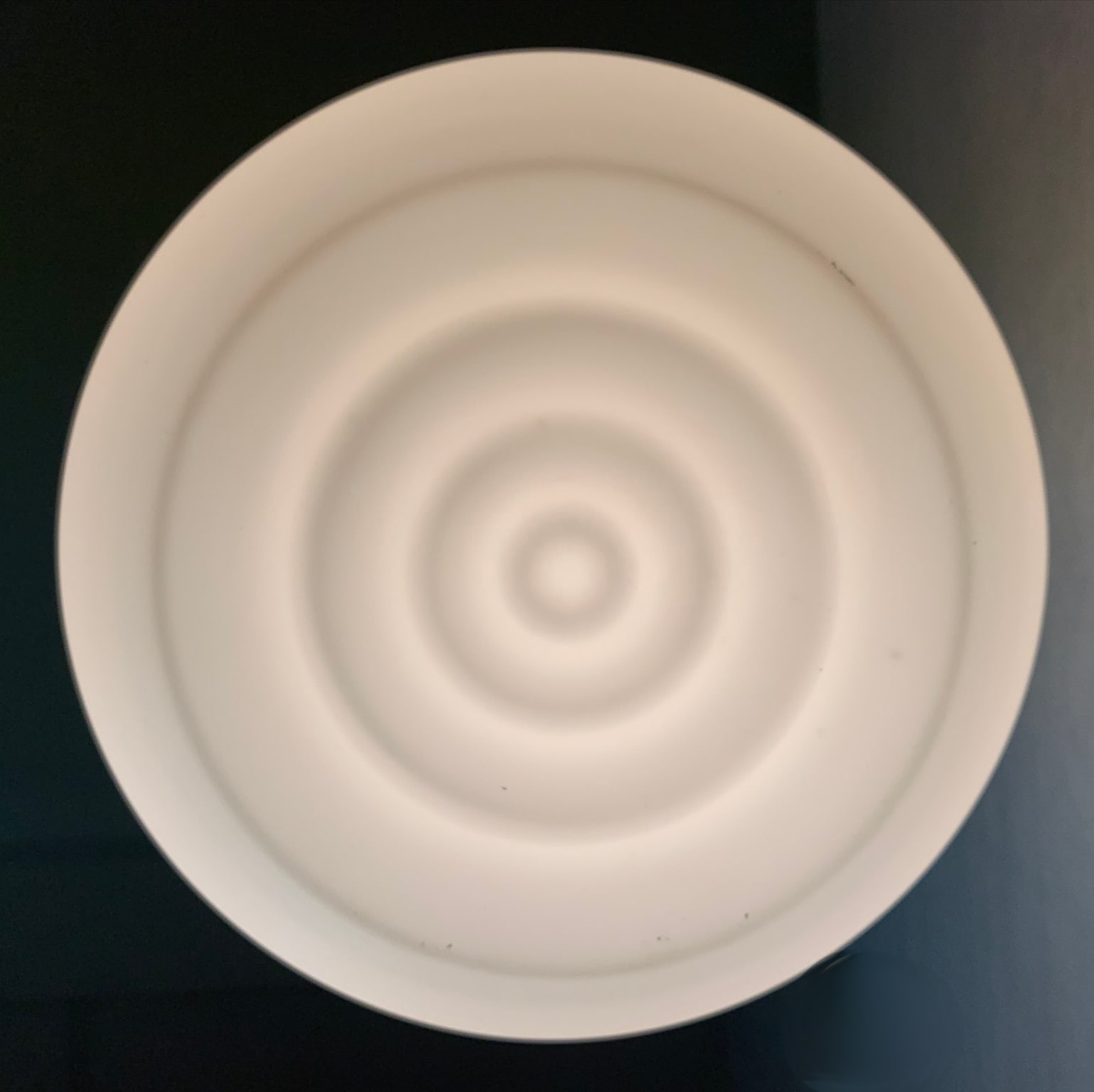 Lampade a sospensione in vetro opalino (x8)<br> Italia, anni 50 - immagine 4