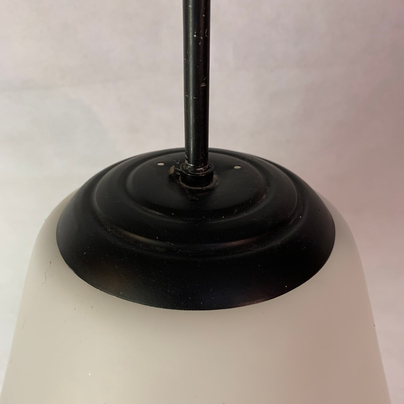 Lampade a sospensione in vetro opalino (x8)<br> Italia, anni 50 - immagine 6