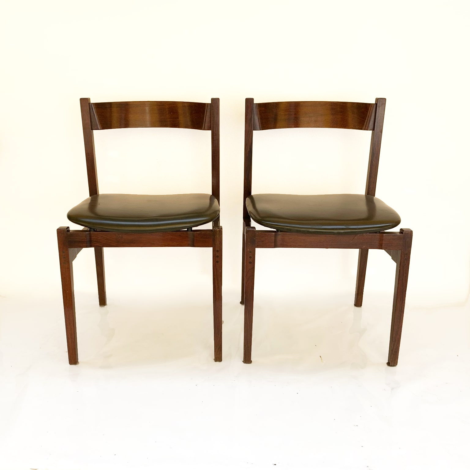 Gianfranco Frattini per Cassina <br> Gruppo di 8 sedie mod. 101 - immagine 4