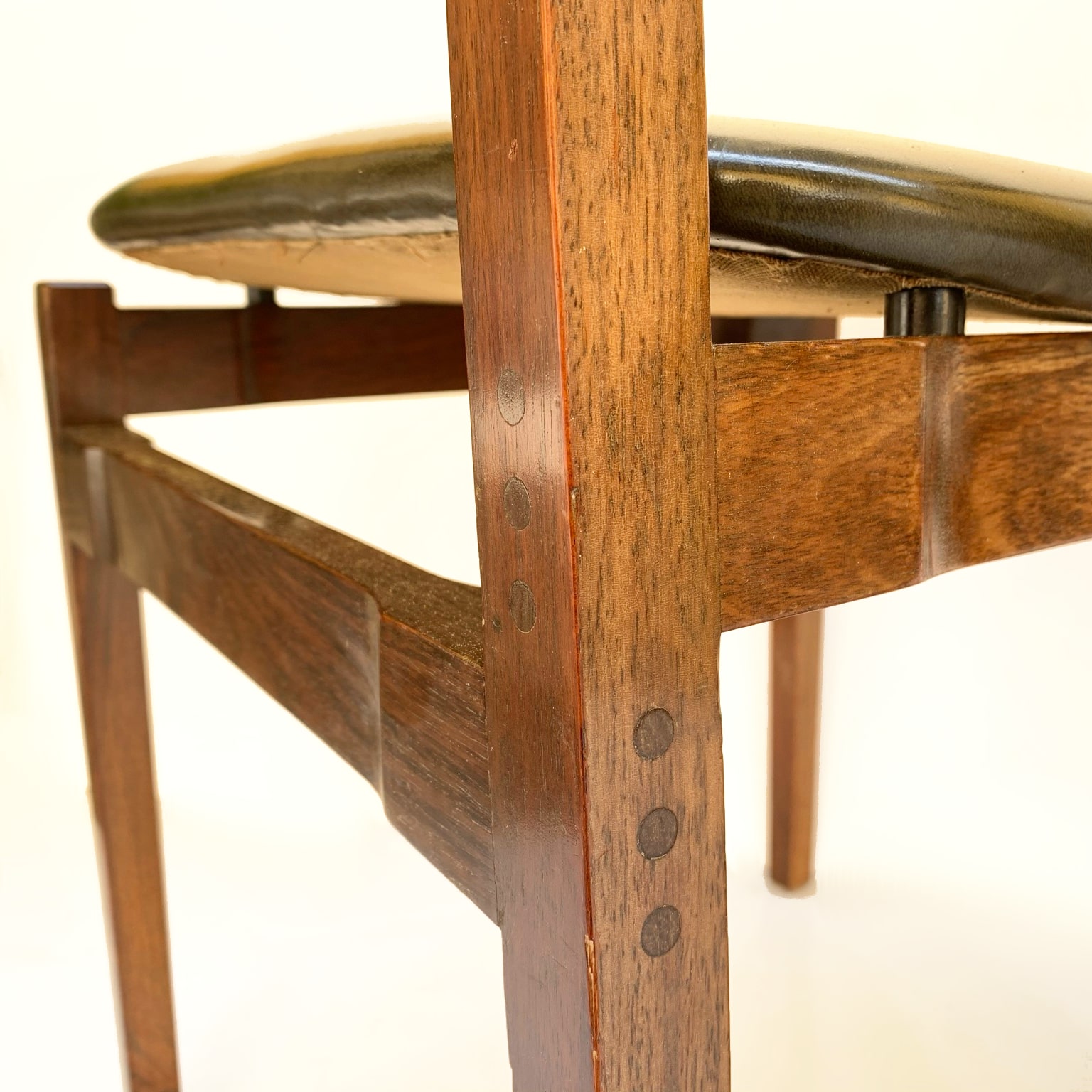 Gianfranco Frattini per Cassina <br> Gruppo di 8 sedie mod. 101 - immagine 8