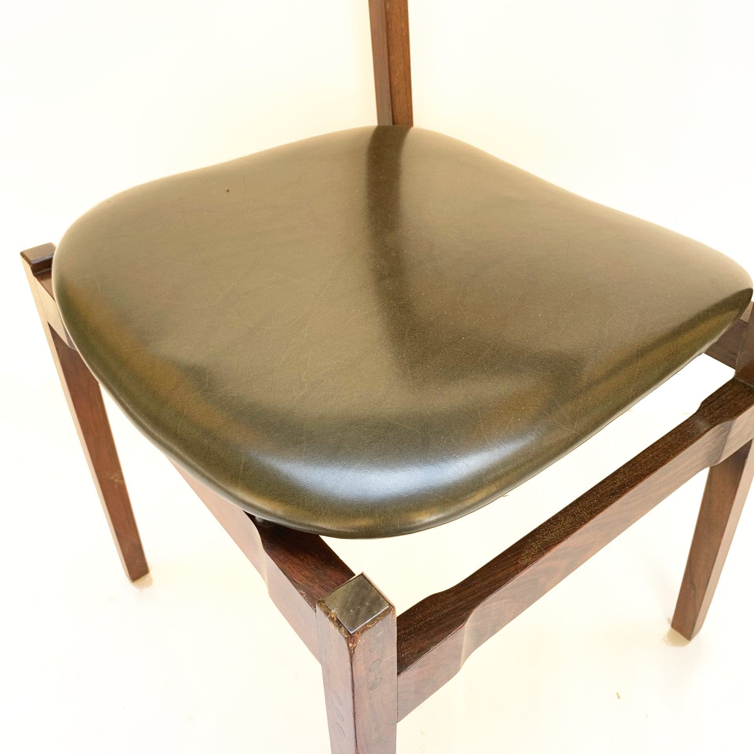 Gianfranco Frattini per Cassina <br> Gruppo di 8 sedie mod. 101 - immagine 9