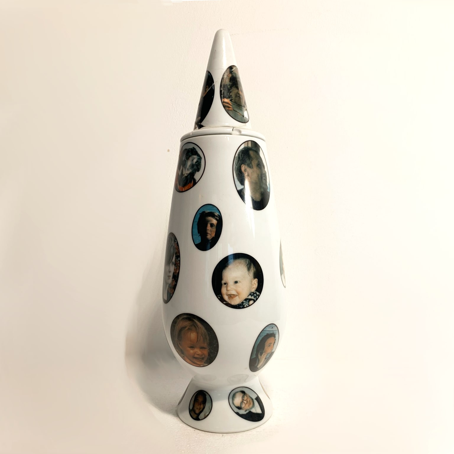 Alessandro Mendini per Alessi <br> Vaso in porcellana 100% Make up <br> Andreas Schulze