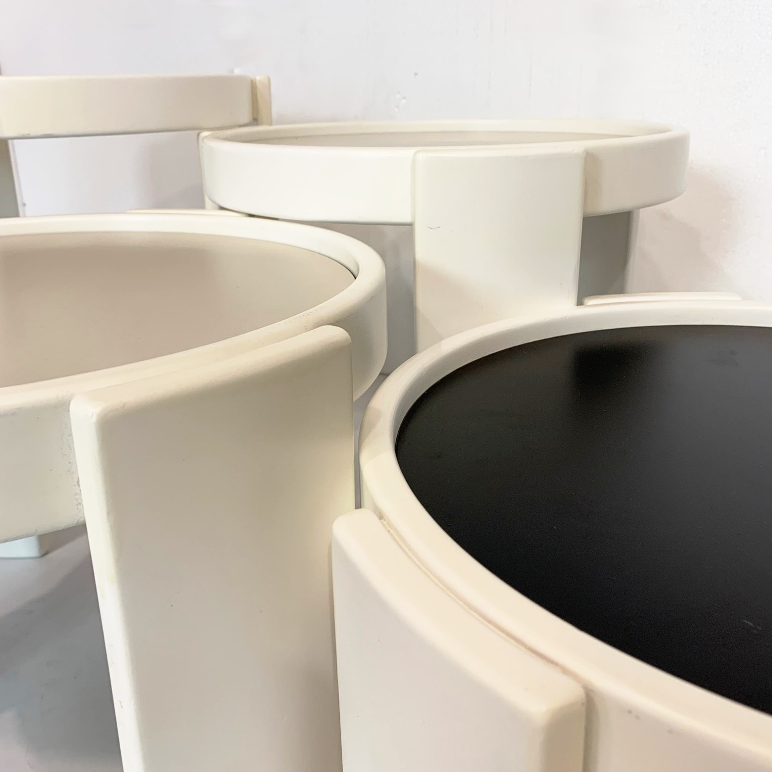 Gianfranco Frattini per Cassina <br> Set di 4 tavolini ad incastro mod. 780 - immagine 6