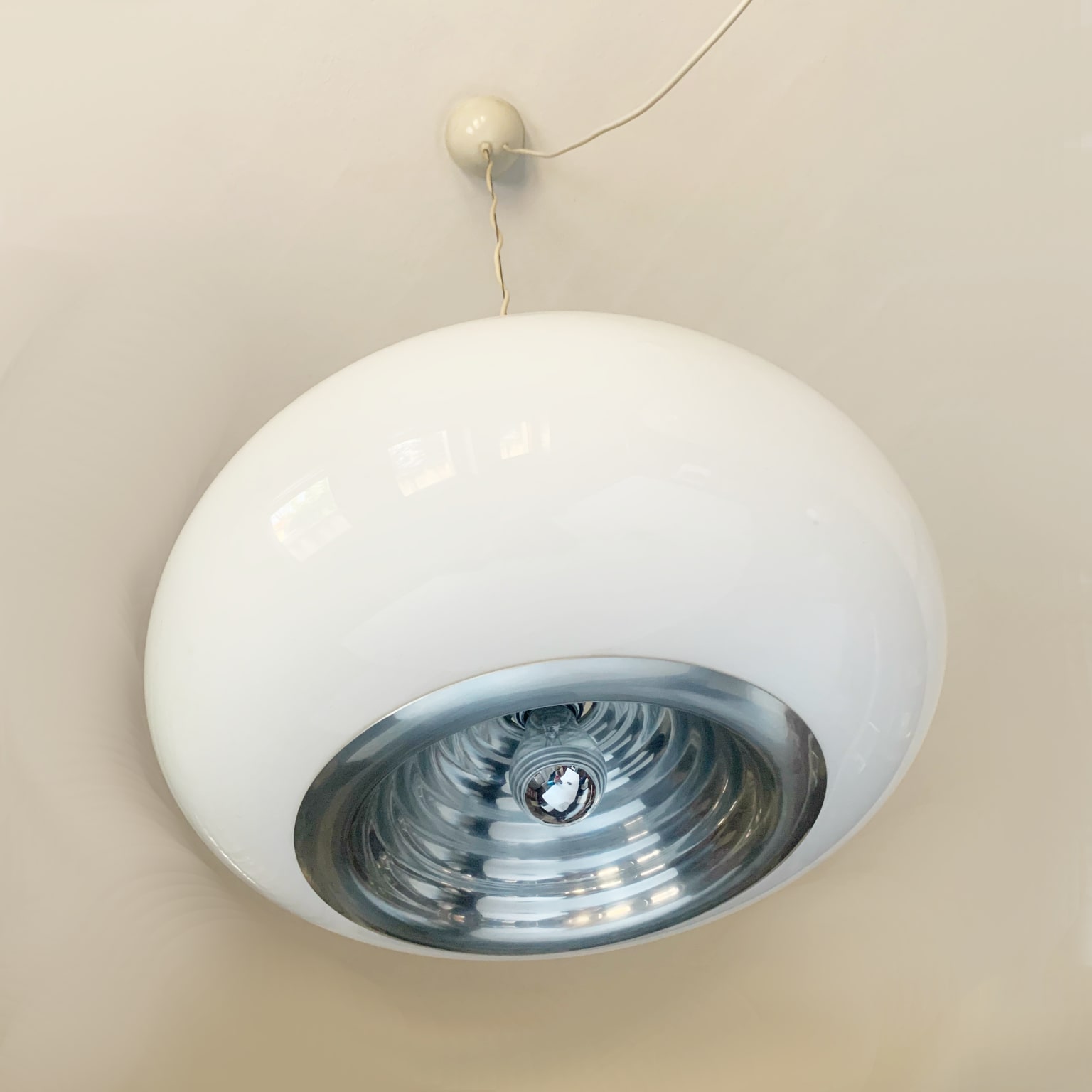 Achille e Piergiacomo Castiglioni per Flos <br> Set di 3 lampade ma sospensione mod. Black and White - immagine 3