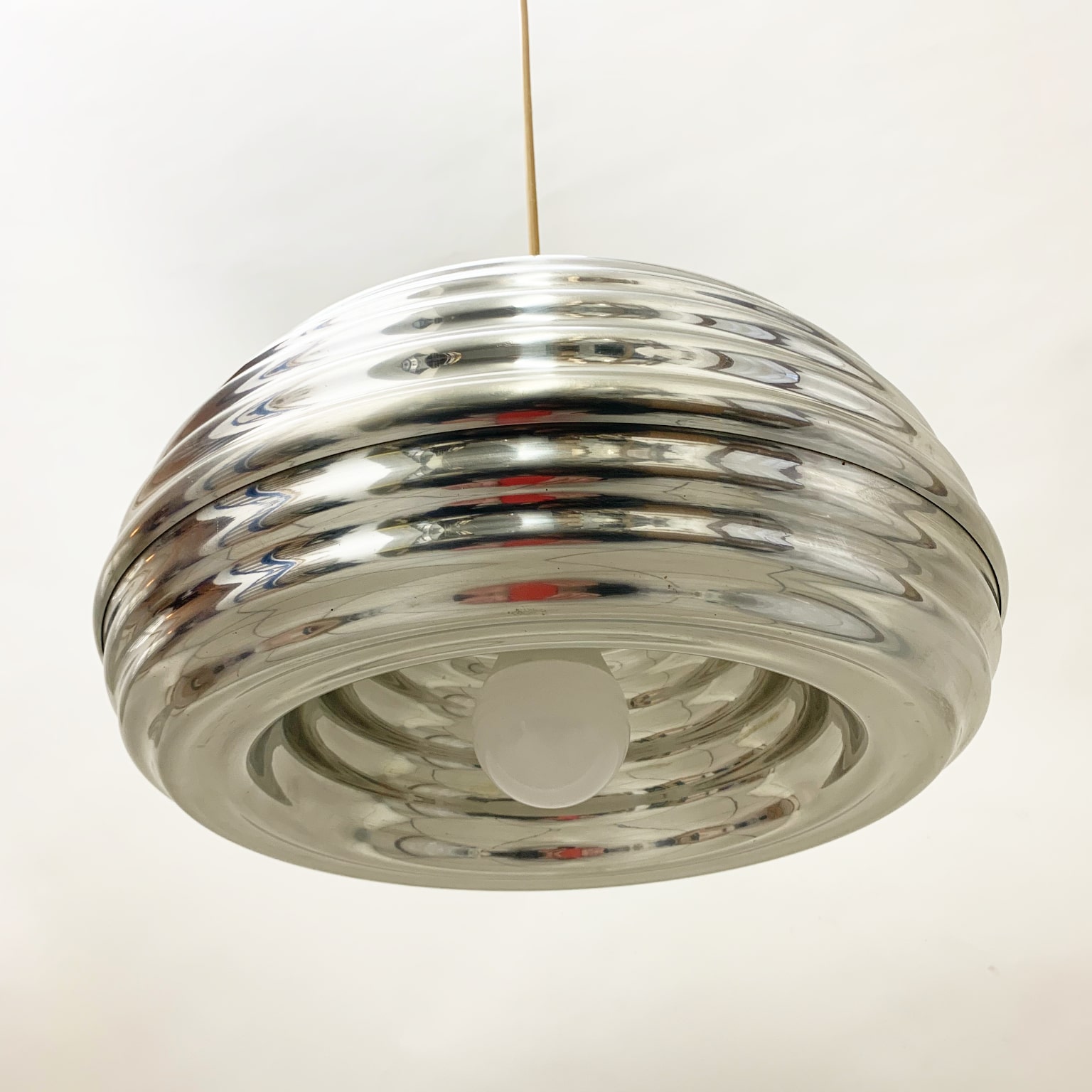 Achille & Piergiacomo Castiglioni <br>per Flos, Coppia di lampade a sospensione mod. Splugen Brau - immagine 5