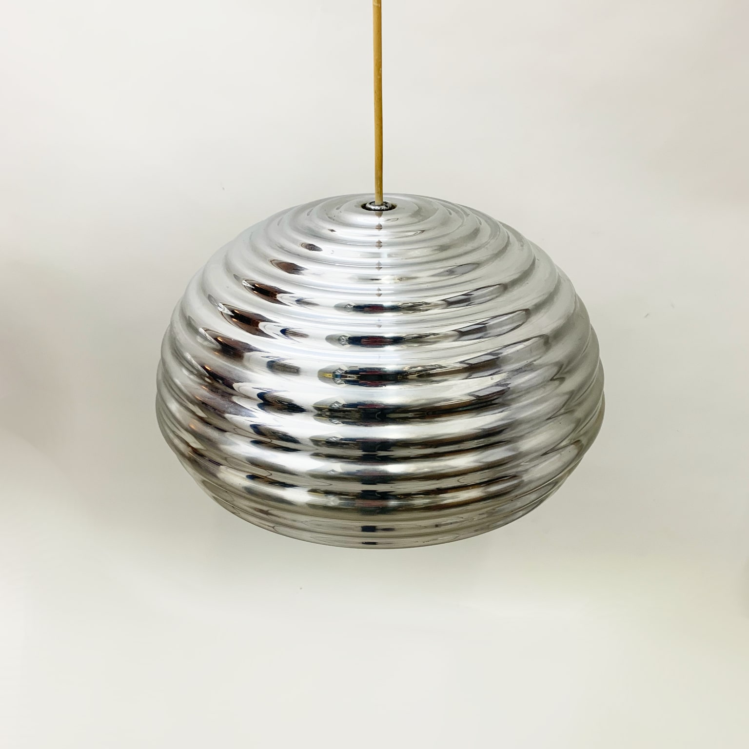 Achille & Piergiacomo Castiglioni <br>per Flos, Coppia di lampade a sospensione mod. Splugen Brau - immagine 6