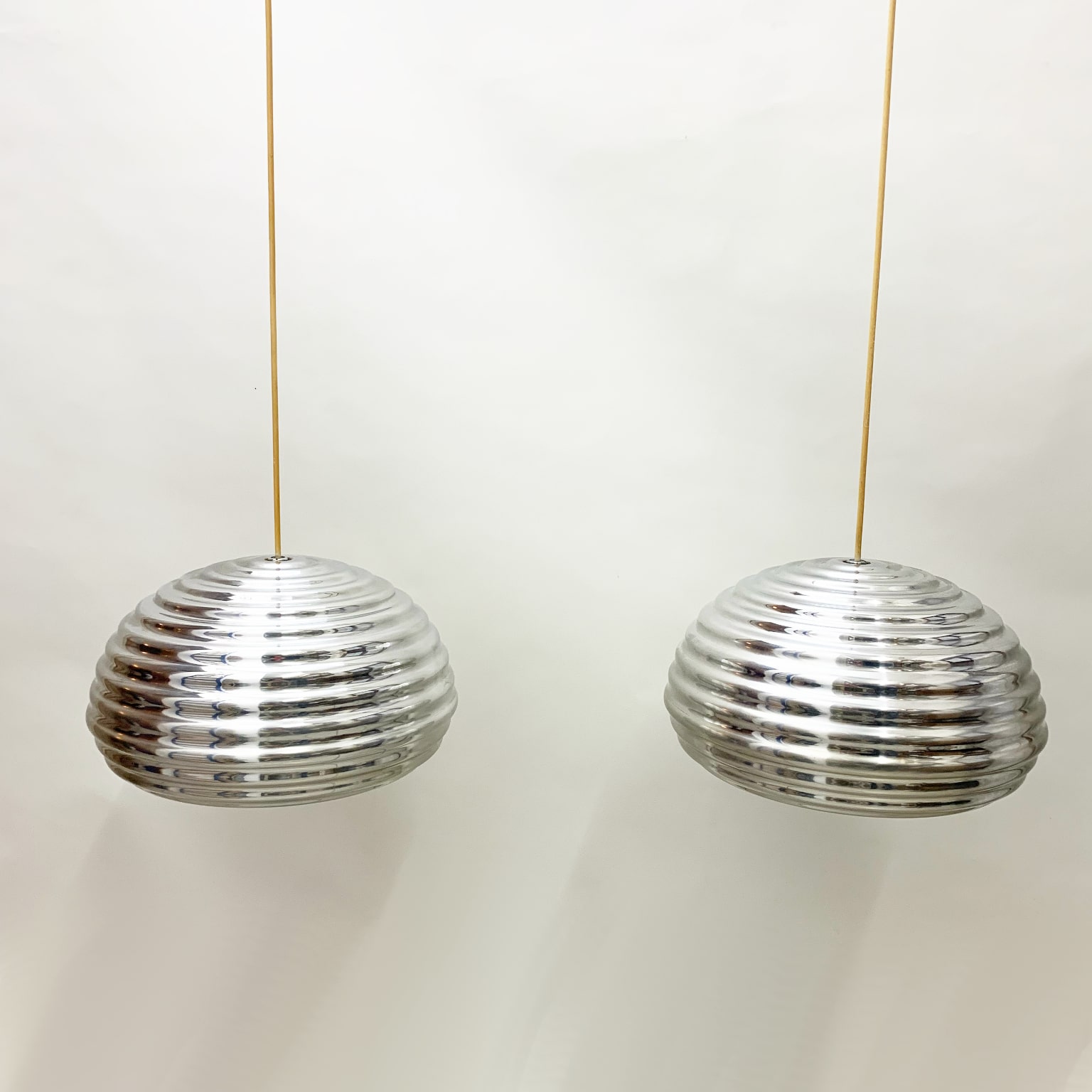 Achille & Piergiacomo Castiglioni <br>per Flos, Coppia di lampade a sospensione mod. Splugen Brau