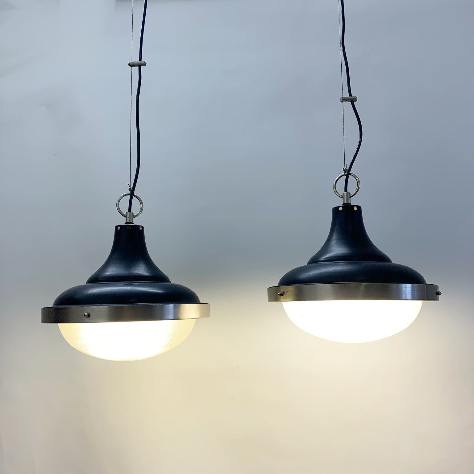 Coppia di lampade a sospensione <br> Produzione italiana anni 60 - immagine 9