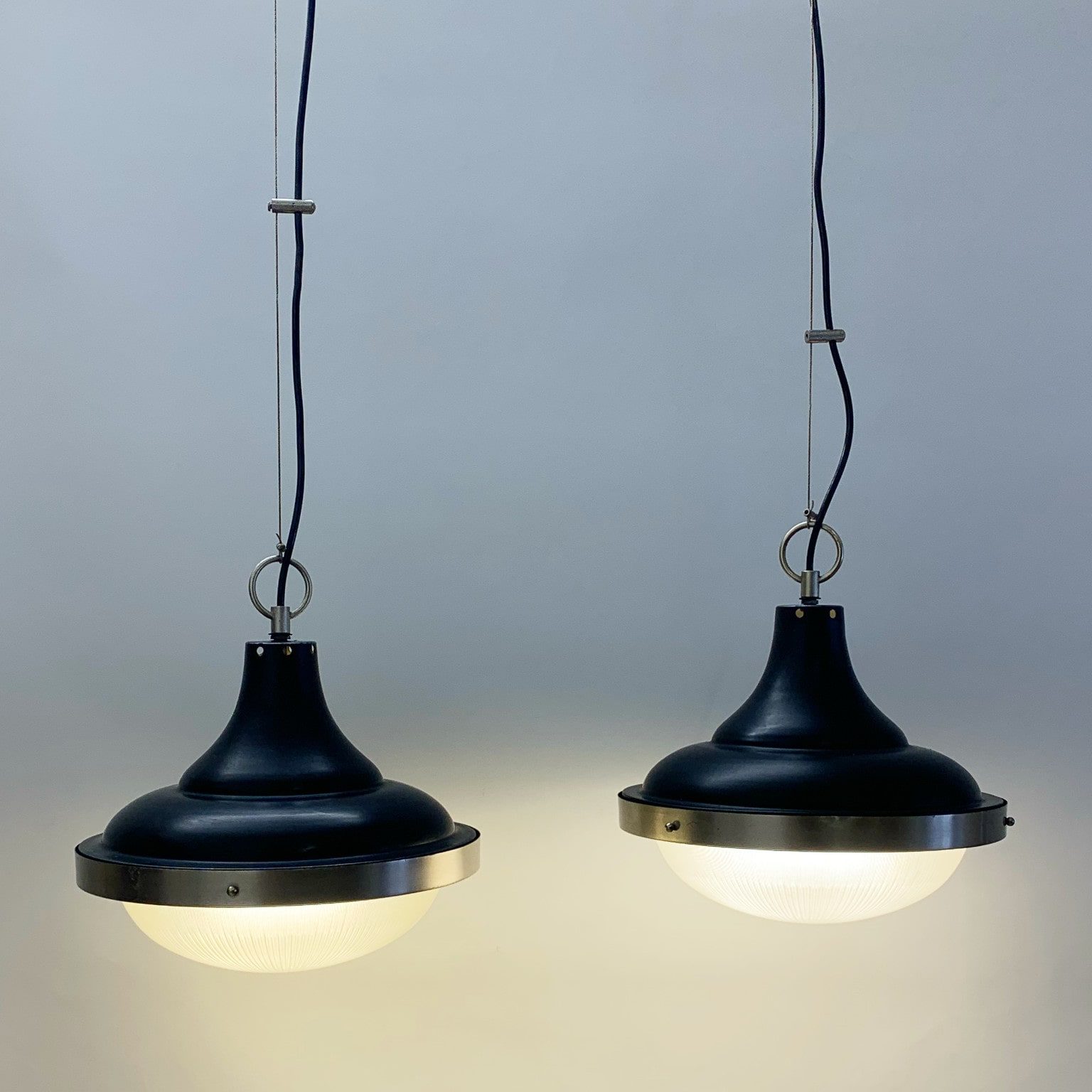 Coppia di lampade a sospensione <br> Produzione italiana anni 60 - immagine 8