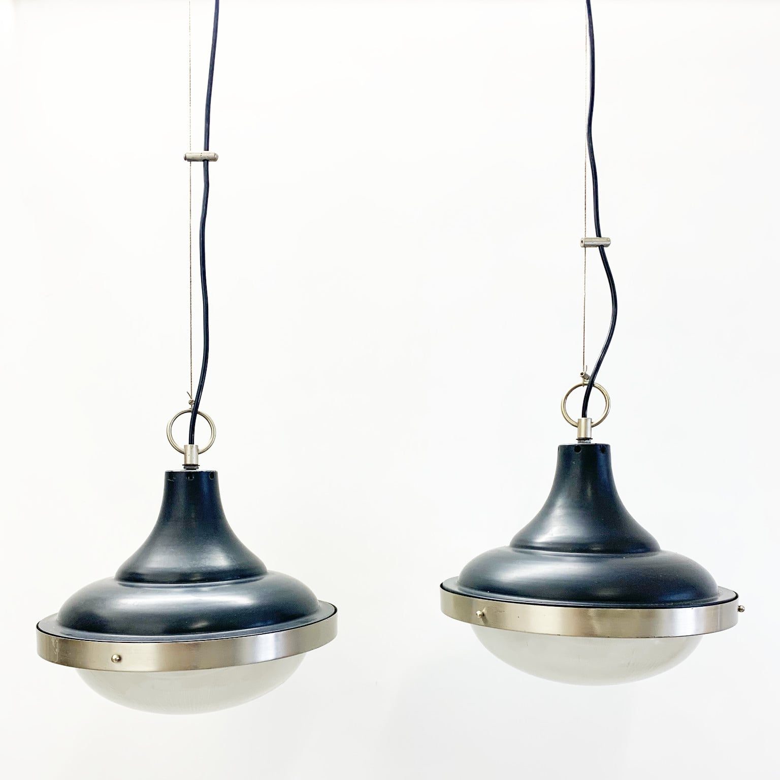 Coppia di lampade a sospensione <br> Produzione italiana anni 60