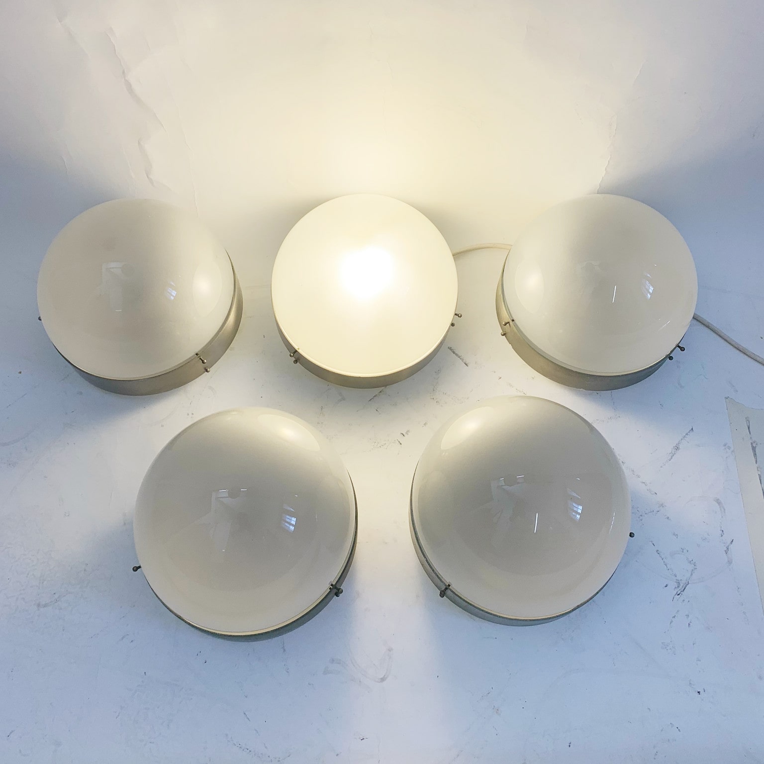 Sergio Mazza per Artemide<br> Gruppo di 4 plafoniere / lampade da muro mod. Clio anni 60 - immagine 5