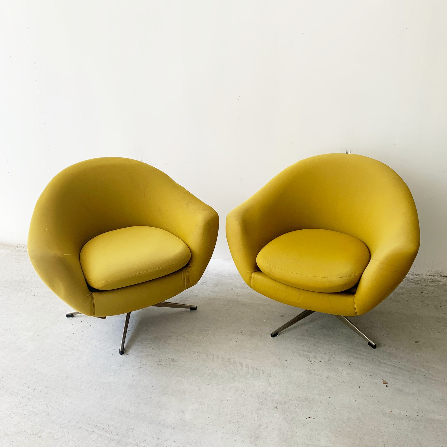 Coppia di poltrone girevoli anni 60