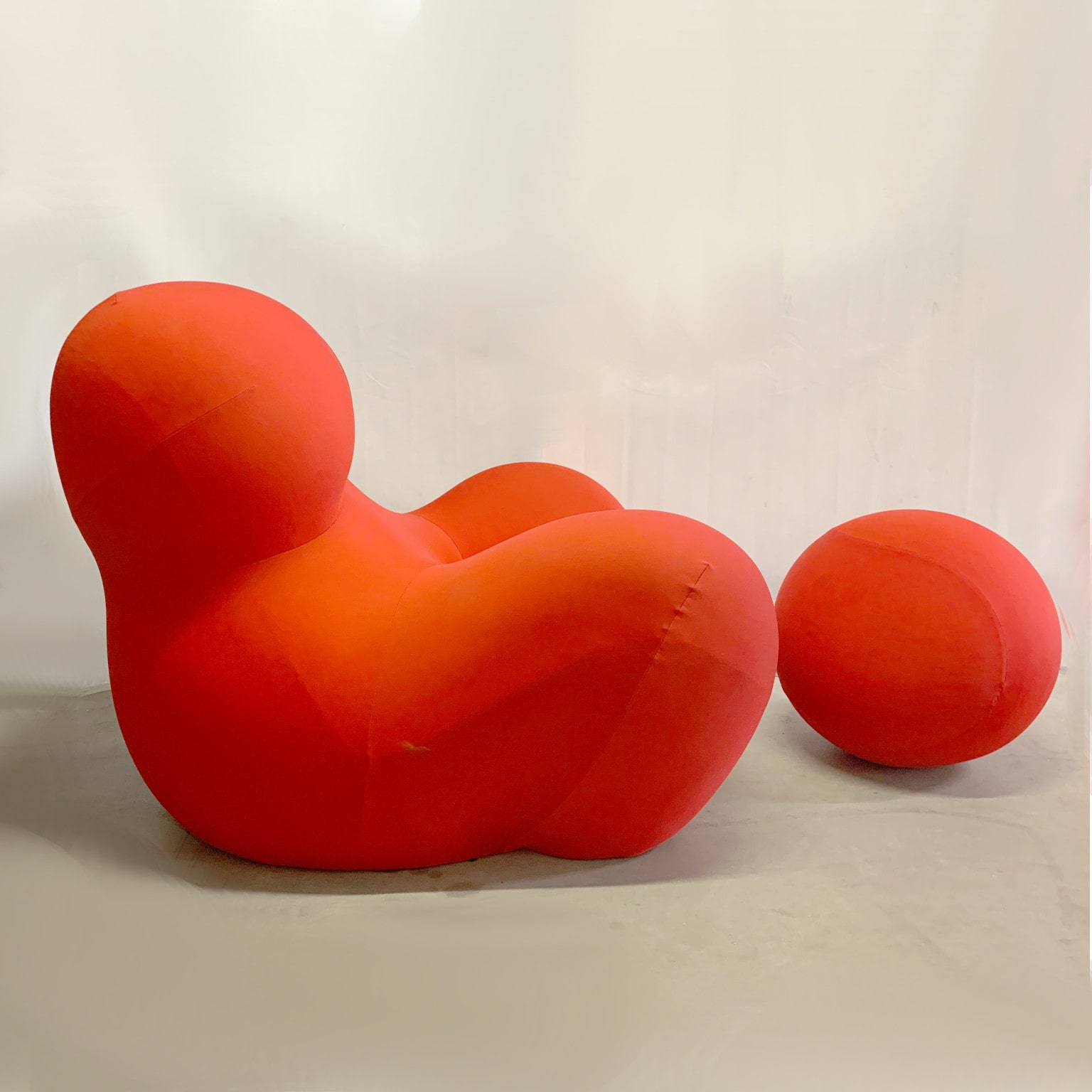 Gaetano Pesce per B&B Italia <br> Poltrona con poggiapiedi mod. UP 2000 - immagine 2