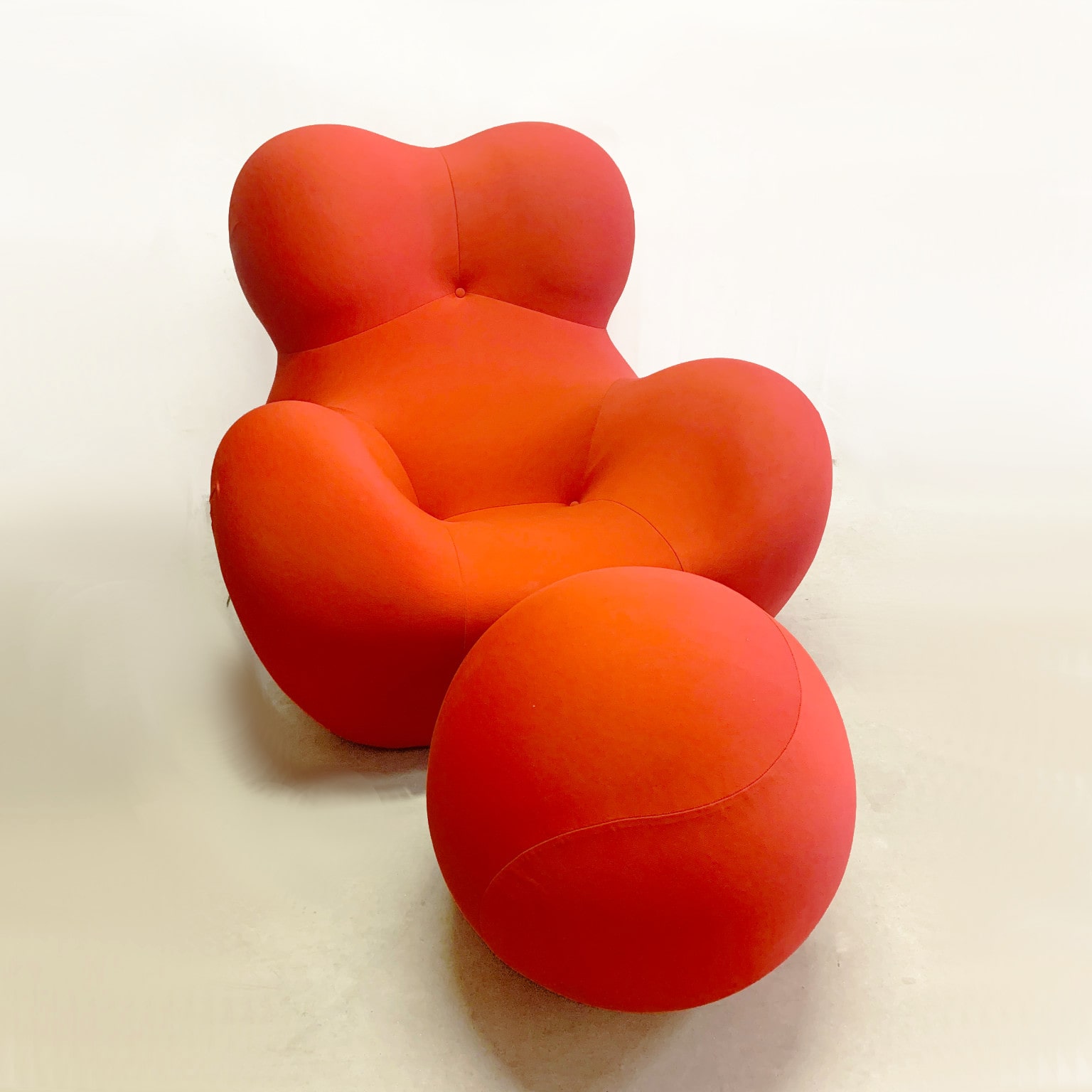 Gaetano Pesce per B&B Italia <br> Poltrona con poggiapiedi mod. UP 2000 - immagine 3