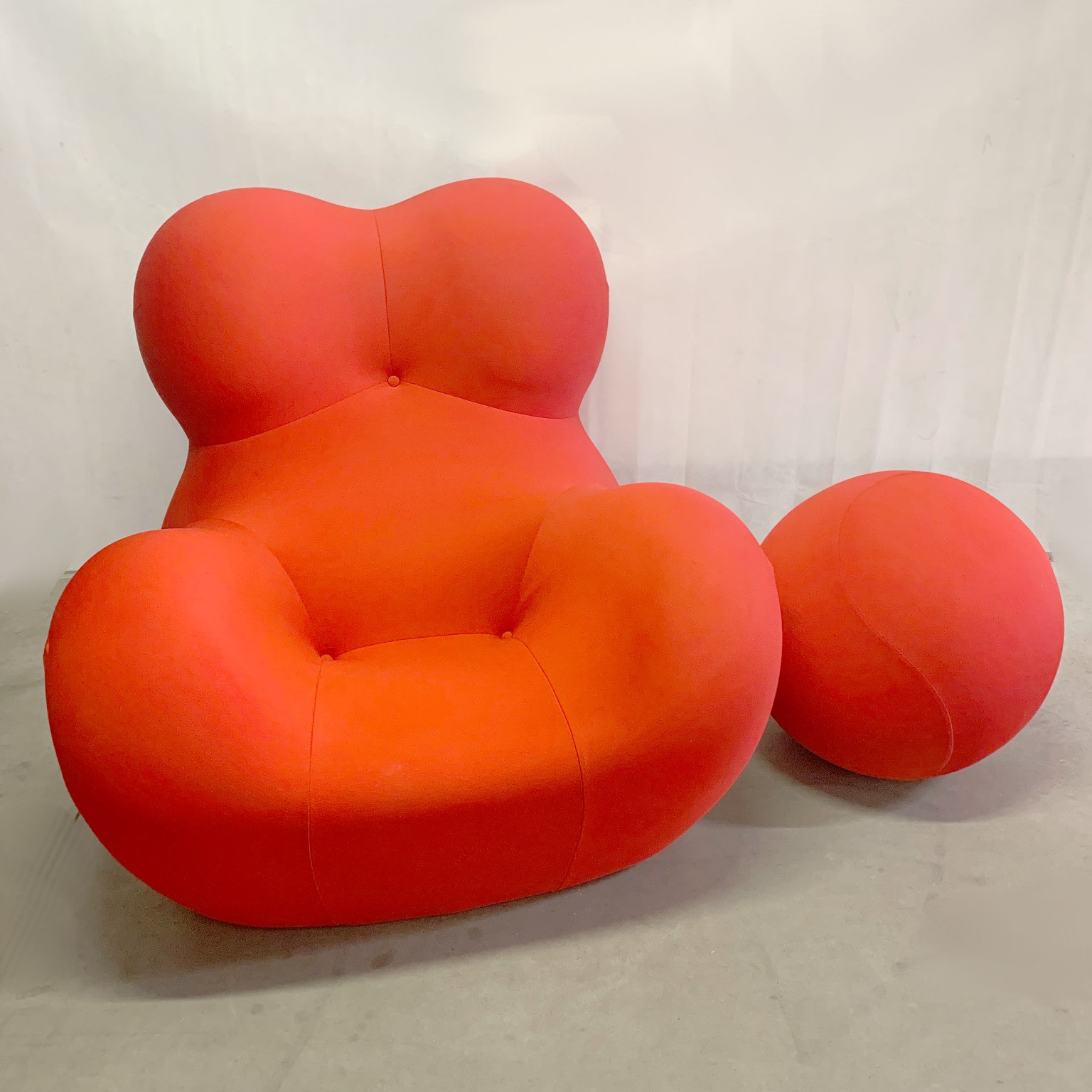 Gaetano Pesce per B&B Italia <br> Poltrona con poggiapiedi mod. UP 2000 - immagine 4