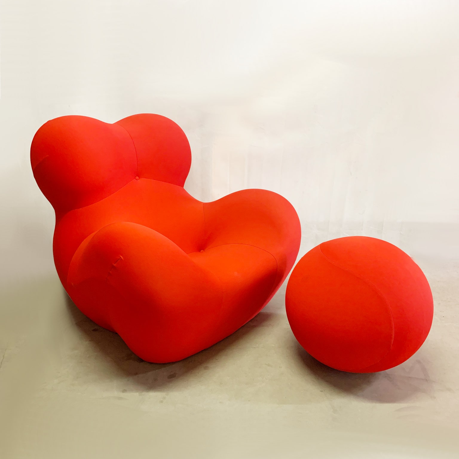 Gaetano Pesce per B&B Italia <br> Poltrona con poggiapiedi mod. UP 2000