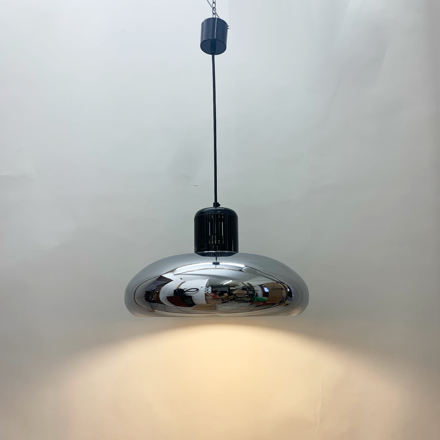 Gae Aulenti e Livio Castiglioni per Stilnovo <br> Lampada a sospensione mod. Trepiù, 1972
