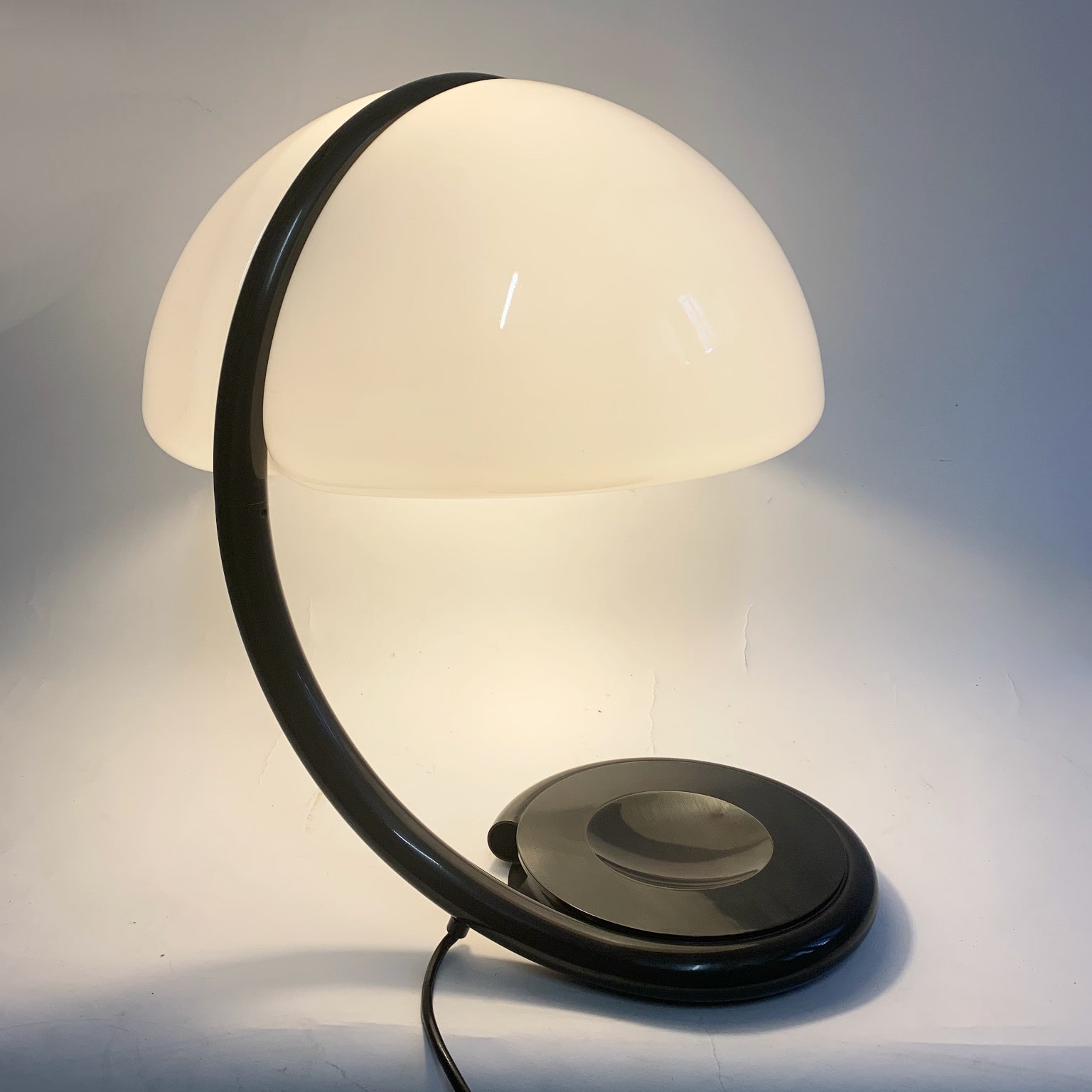 Elio Martinelli per Martinelli Luce <br> Lampada da appoggio mod. Serpente anni 60 - immagine 2