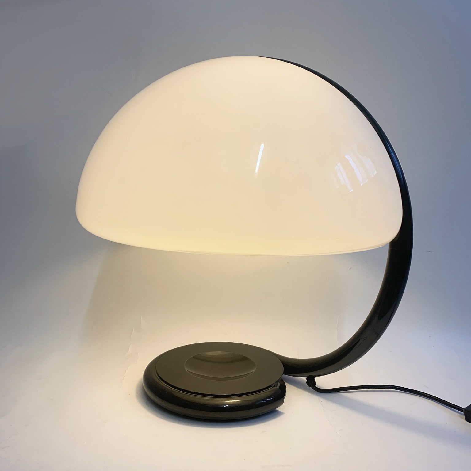 Elio Martinelli per Martinelli Luce <br> Lampada da appoggio mod. Serpente anni 60 - immagine 3