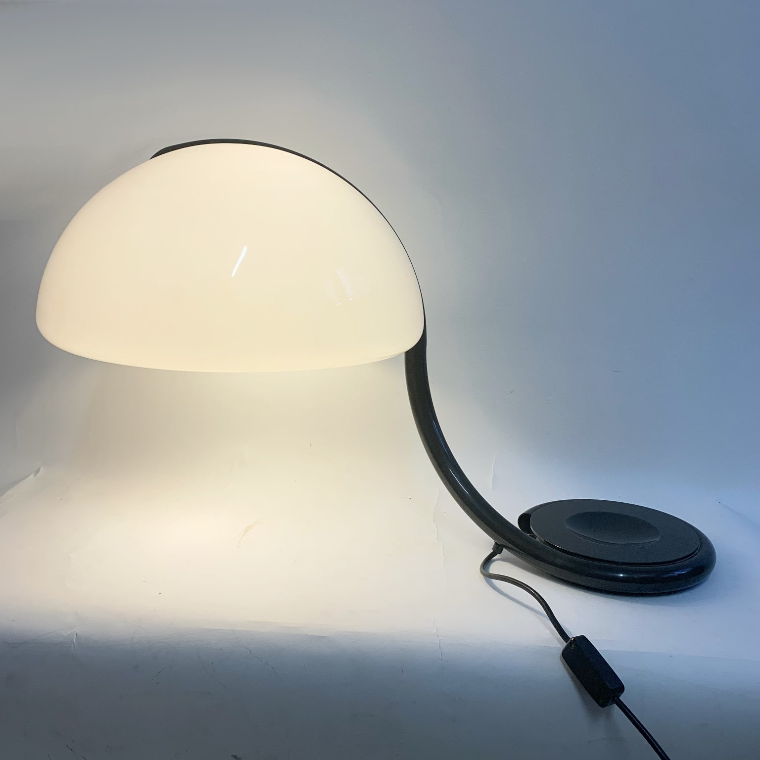 Elio Martinelli per Martinelli Luce <br> Lampada da appoggio mod. Serpente anni 60 - immagine 4