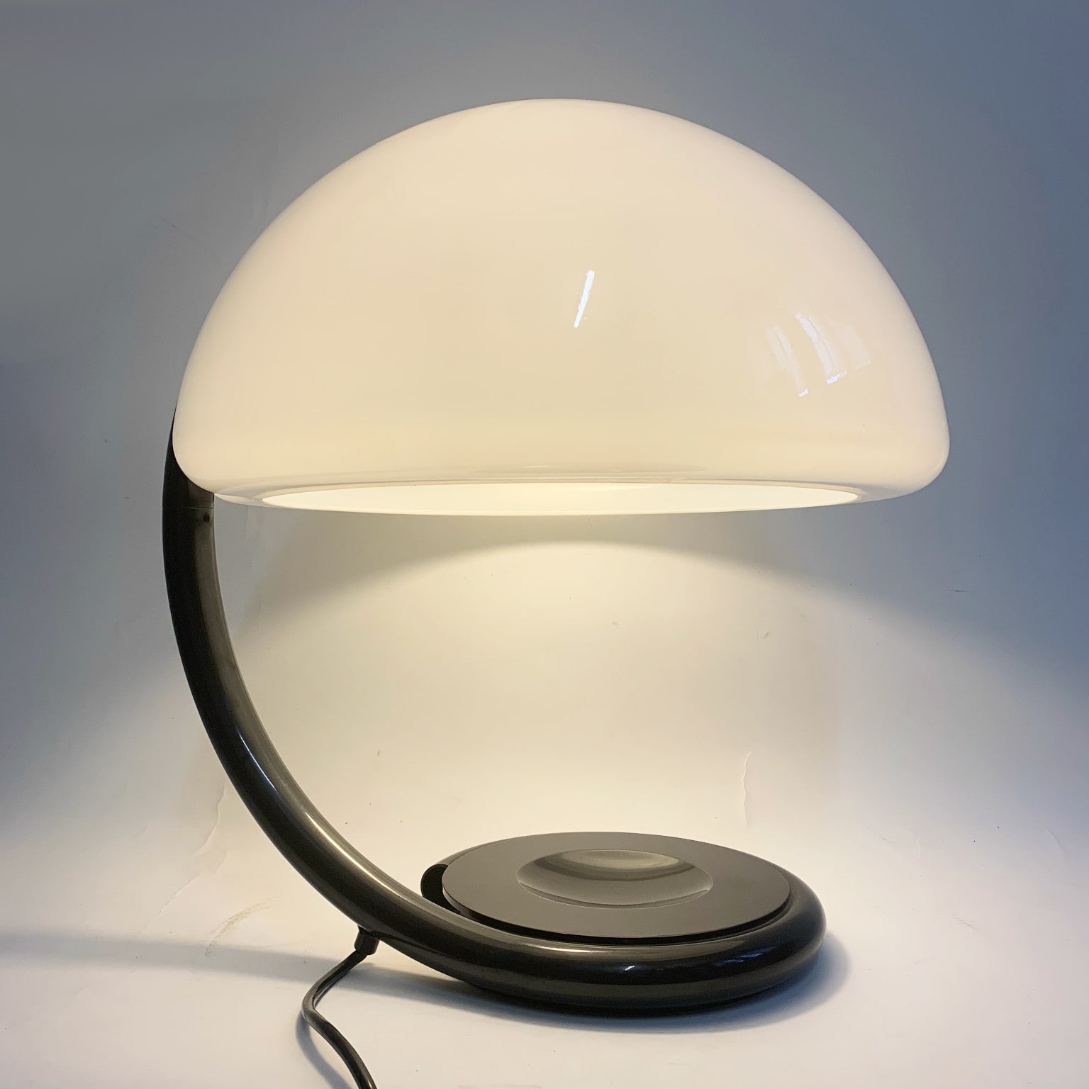 Elio Martinelli per Martinelli Luce <br> Lampada da appoggio mod. Serpente anni 60