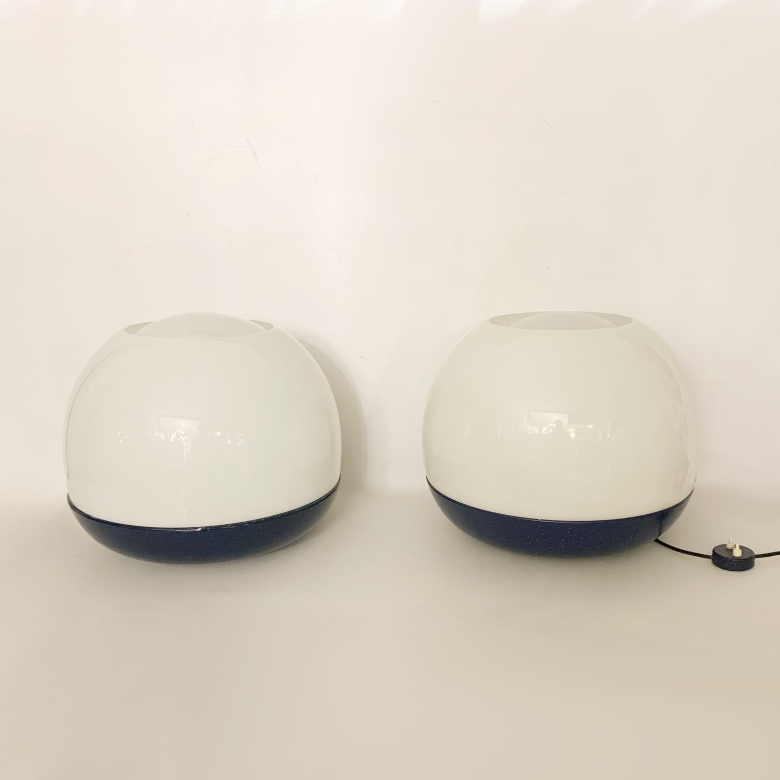 Leonardo Ferrari & Massimo Mazzucchelli per Artemide <br> Coppia di lampade da appoggio mod. Platea anni 70 - immagine 3