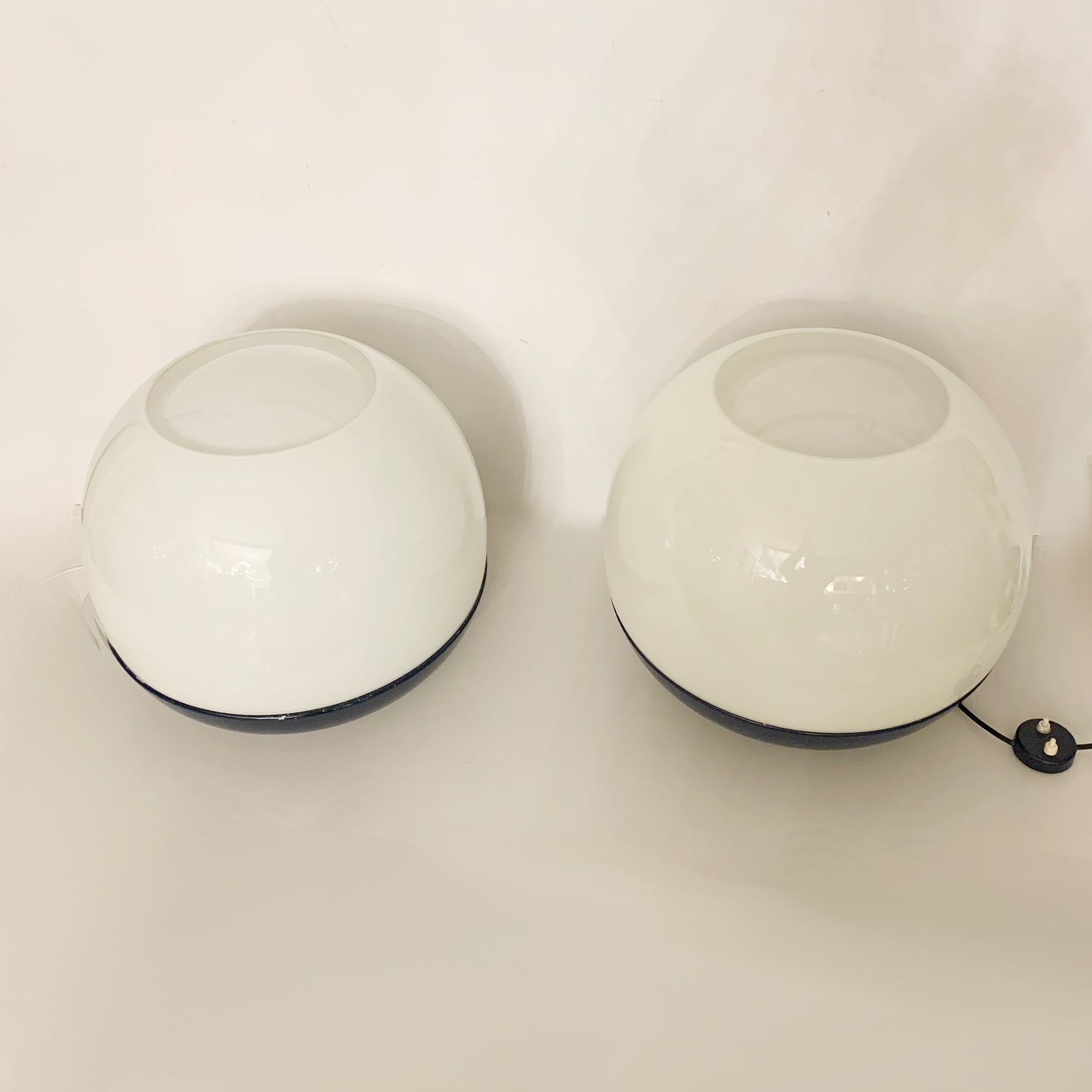 Leonardo Ferrari & Massimo Mazzucchelli per Artemide <br> Coppia di lampade da appoggio mod. Platea anni 70 - immagine 5