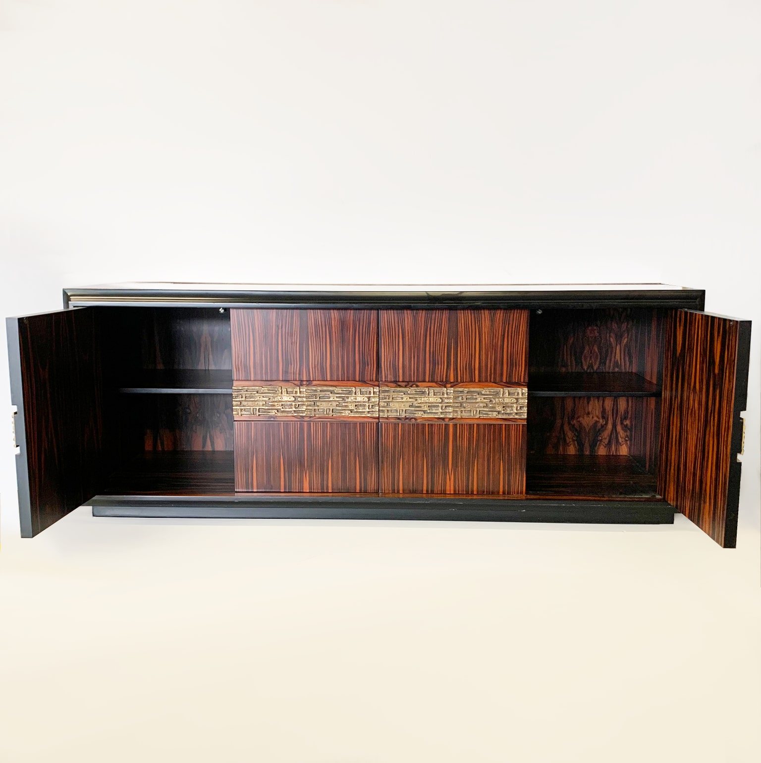 Luciano Frigerio <br> Sideboard mod. Desiree in ebano Macassar anni 70 - immagine 4