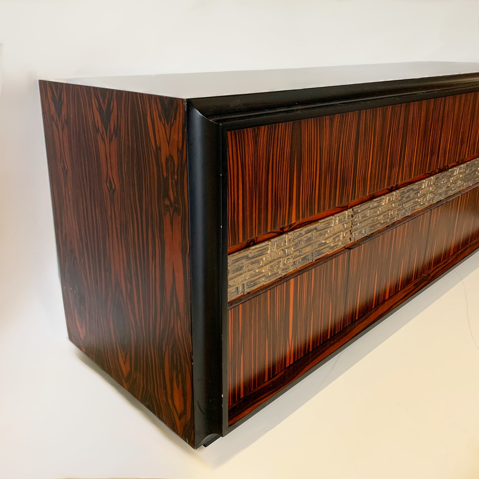 Luciano Frigerio <br> Sideboard mod. Desiree in ebano Macassar anni 70 - immagine 8
