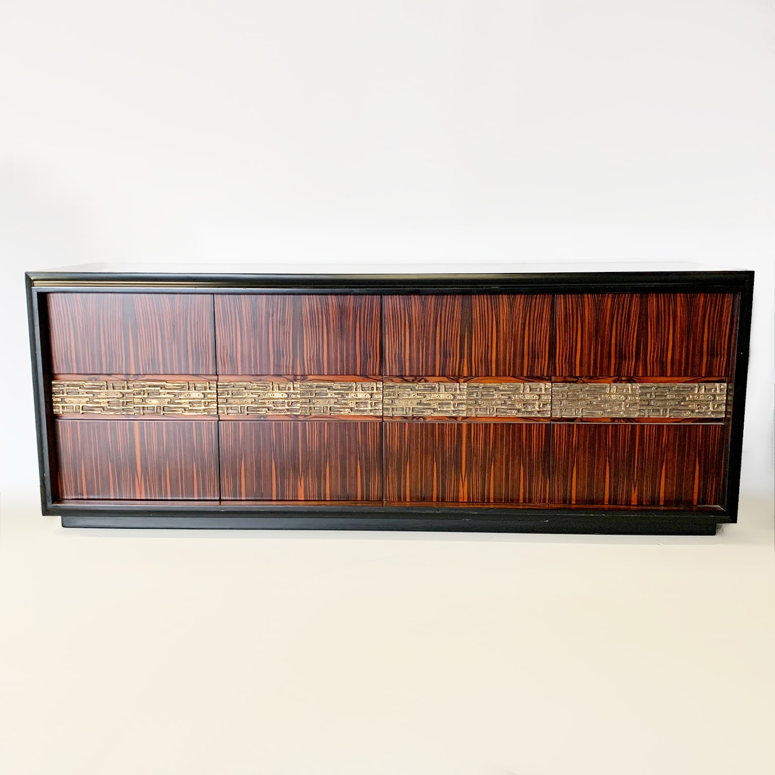 Luciano Frigerio <br> Sideboard mod. Desiree in ebano Macassar anni 70