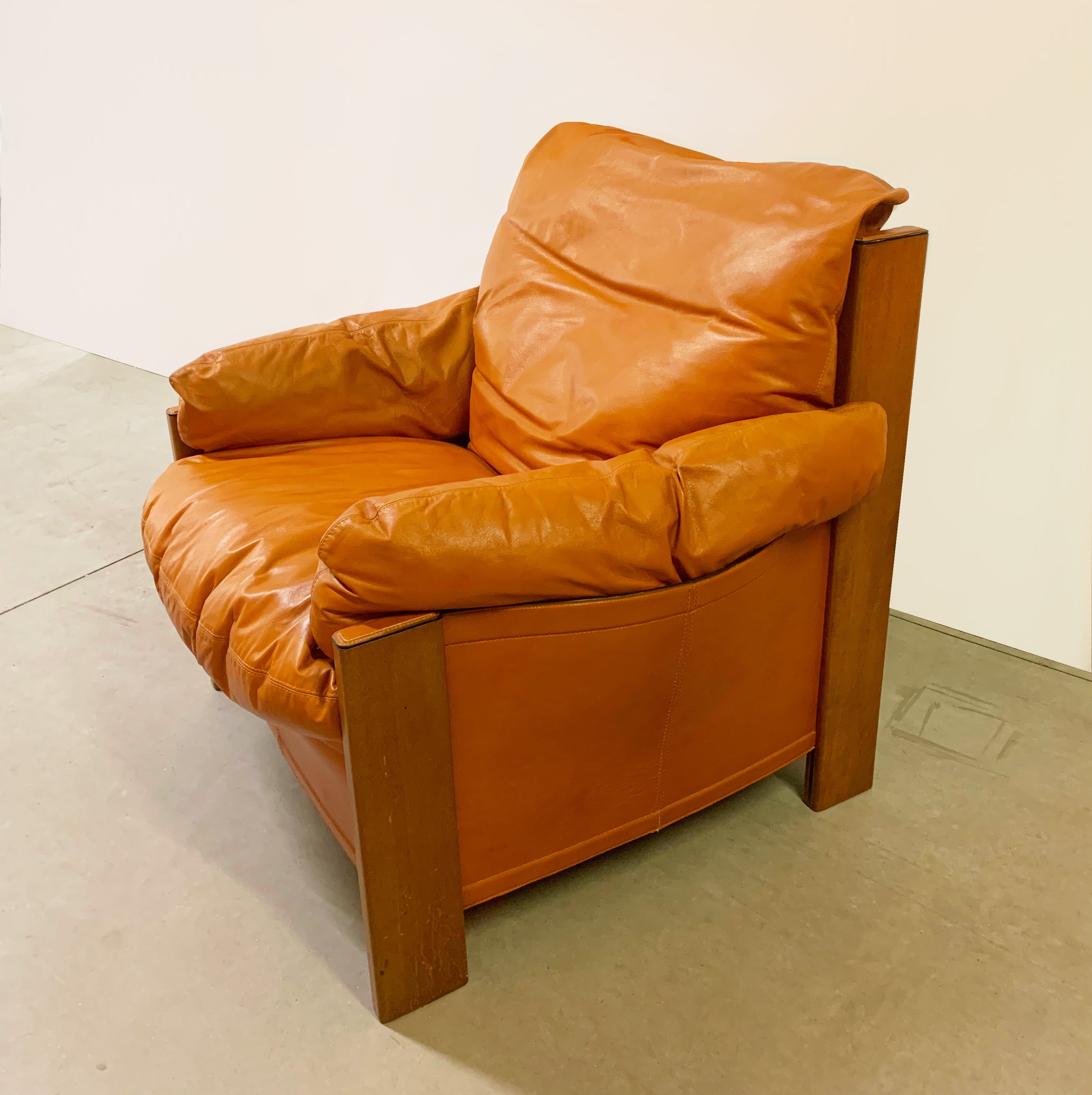 Afra e Tobia Scarpa per Maxalto <br> Poltrona in pelle della serie Artona, 1975 - immagine 3