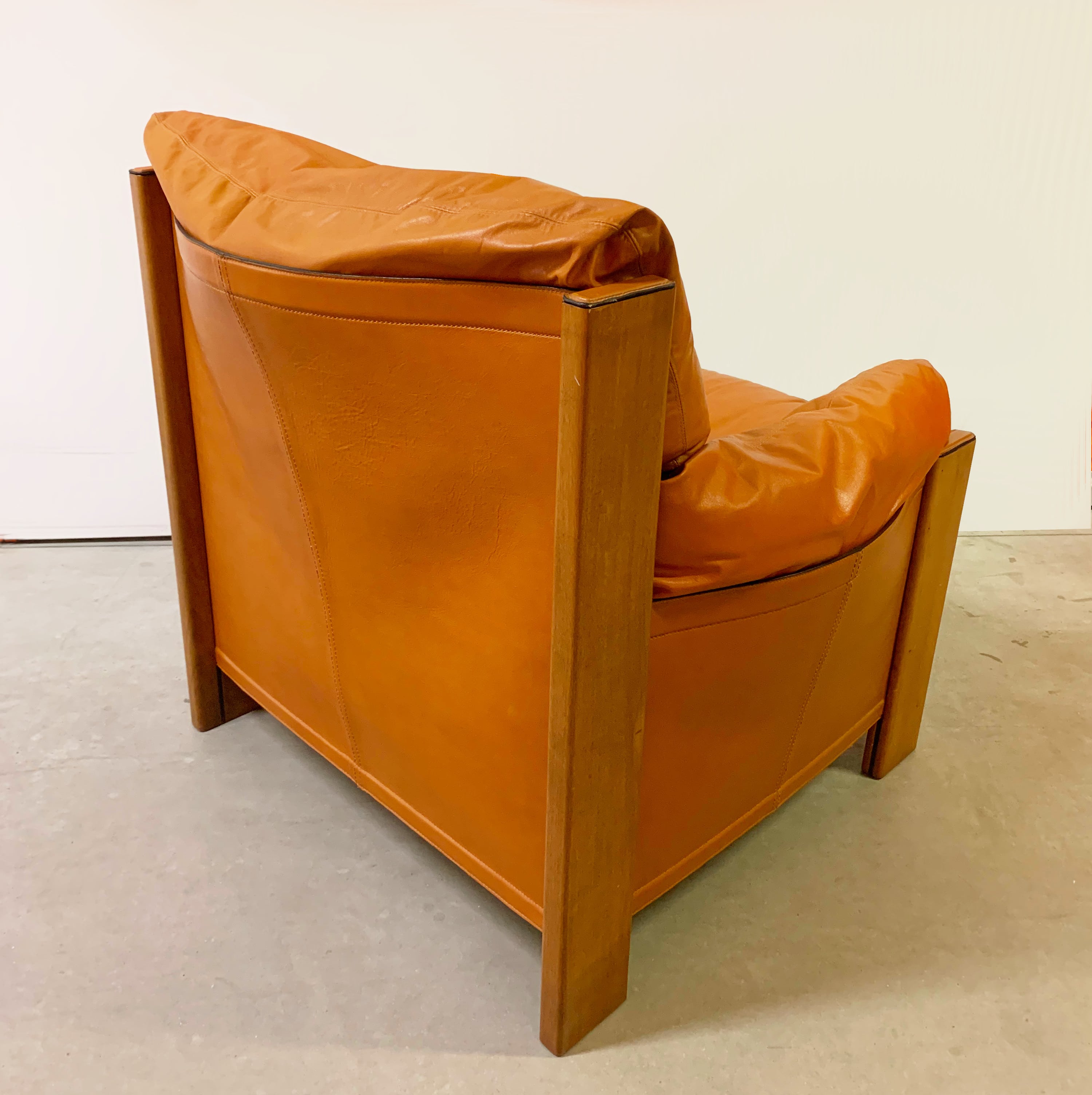 Afra e Tobia Scarpa per Maxalto <br> Poltrona in pelle della serie Artona, 1975 - immagine 4