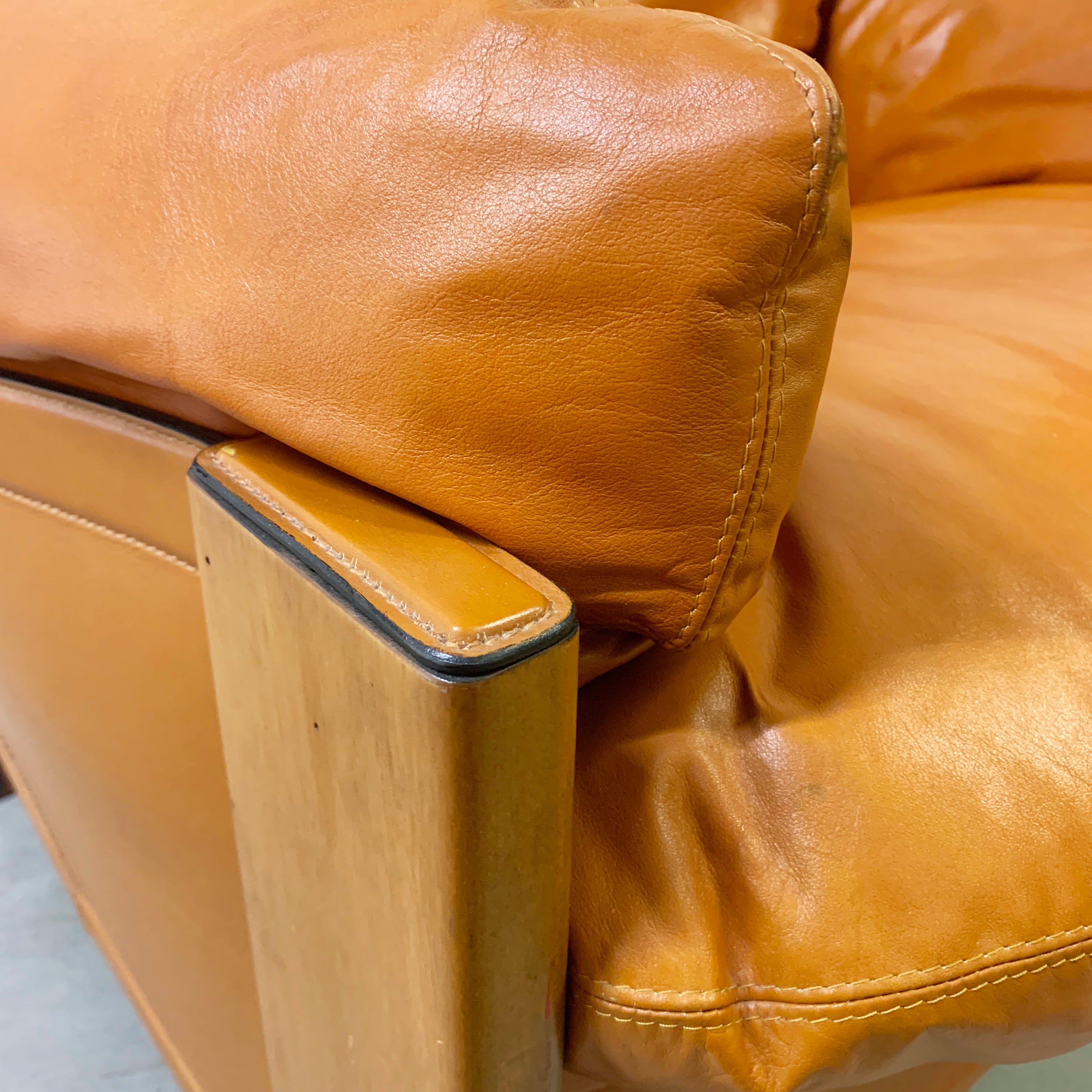 Afra e Tobia Scarpa per Maxalto <br> Poltrona in pelle della serie Artona, 1975 - immagine 5