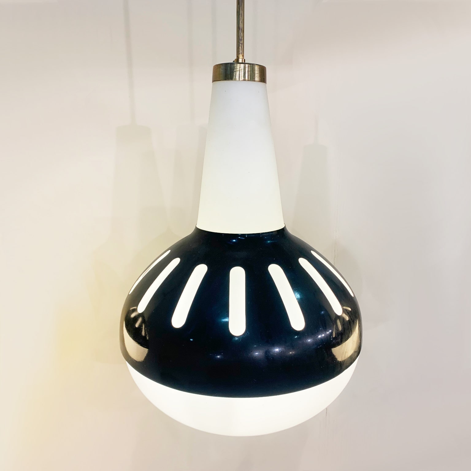 Max Ingrand per Fontana Arte <br> Set di 3 lampade a sospensione mod. 1954 anni 50 - immagine 3