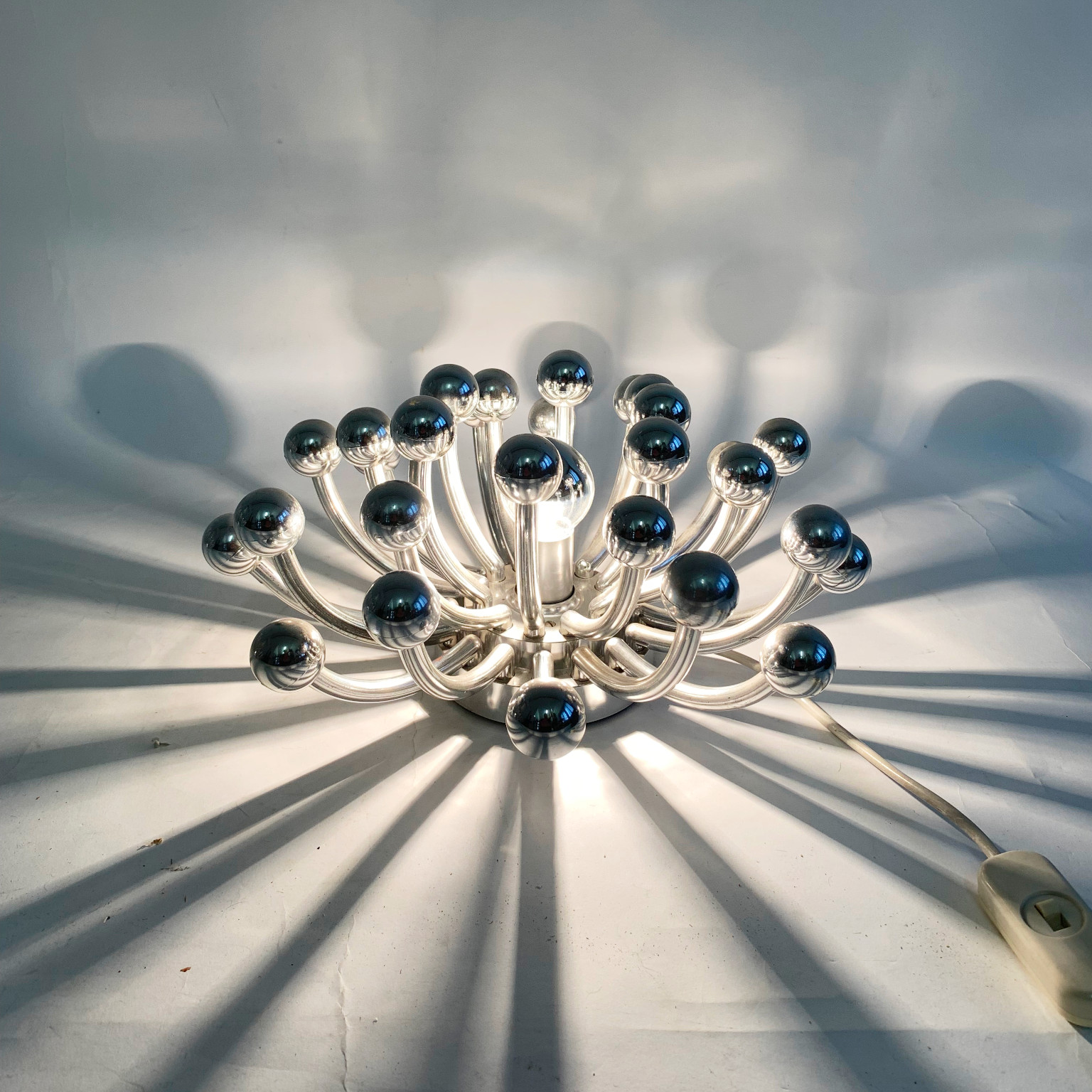 Studio Tetrarch per Valenti <br> Lampada mod. Pistillino anni 70