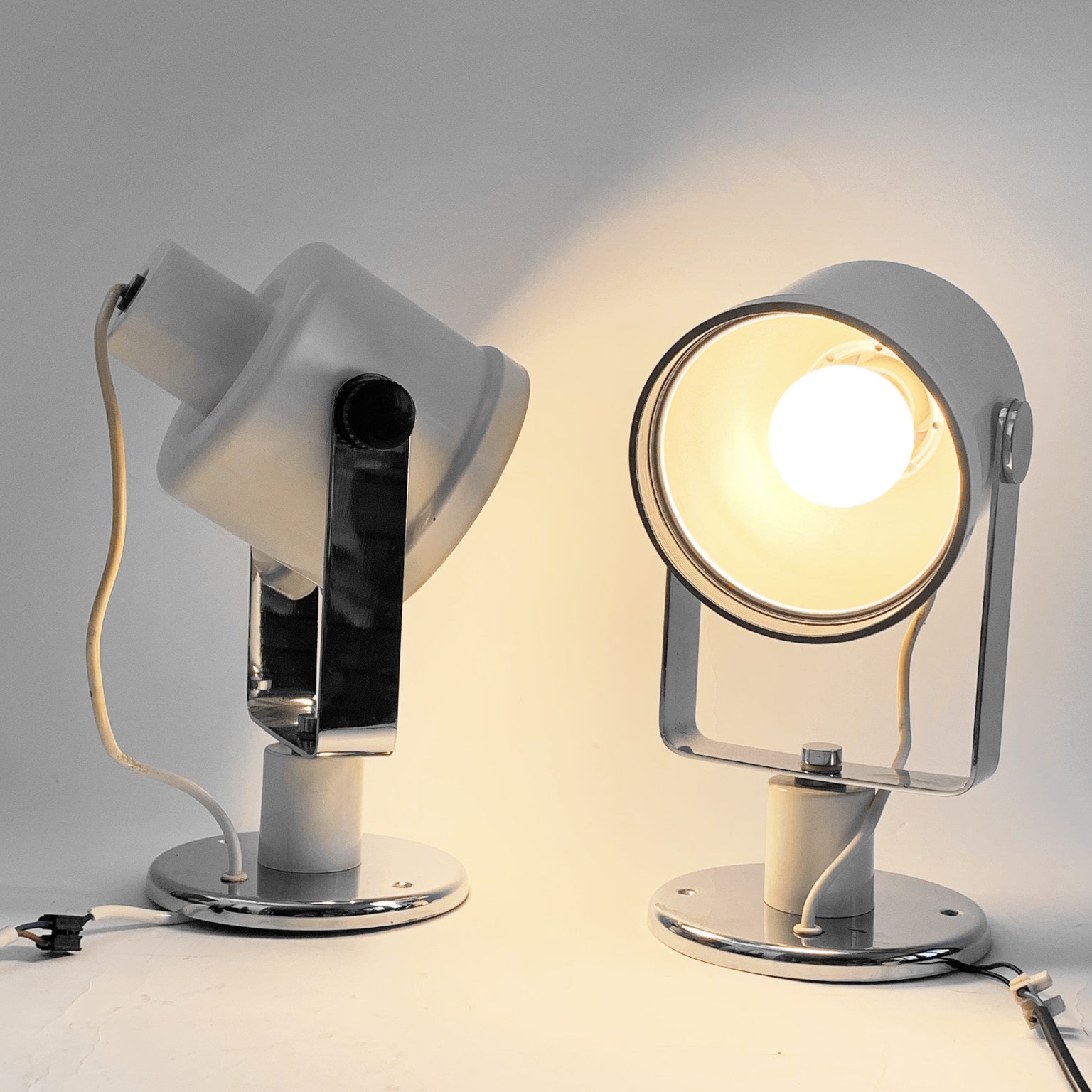 Coppia di faretti da muro mod. A433 <br> Luci Milano anni 70 - immagine 3