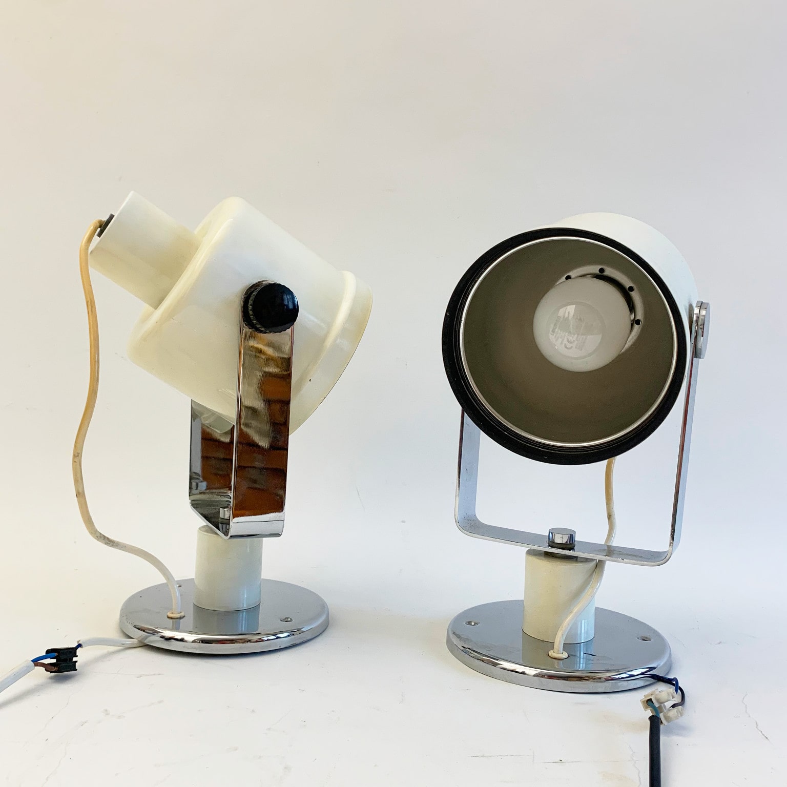Coppia di faretti da muro mod. A433 <br> Luci Milano anni 70 - immagine 4