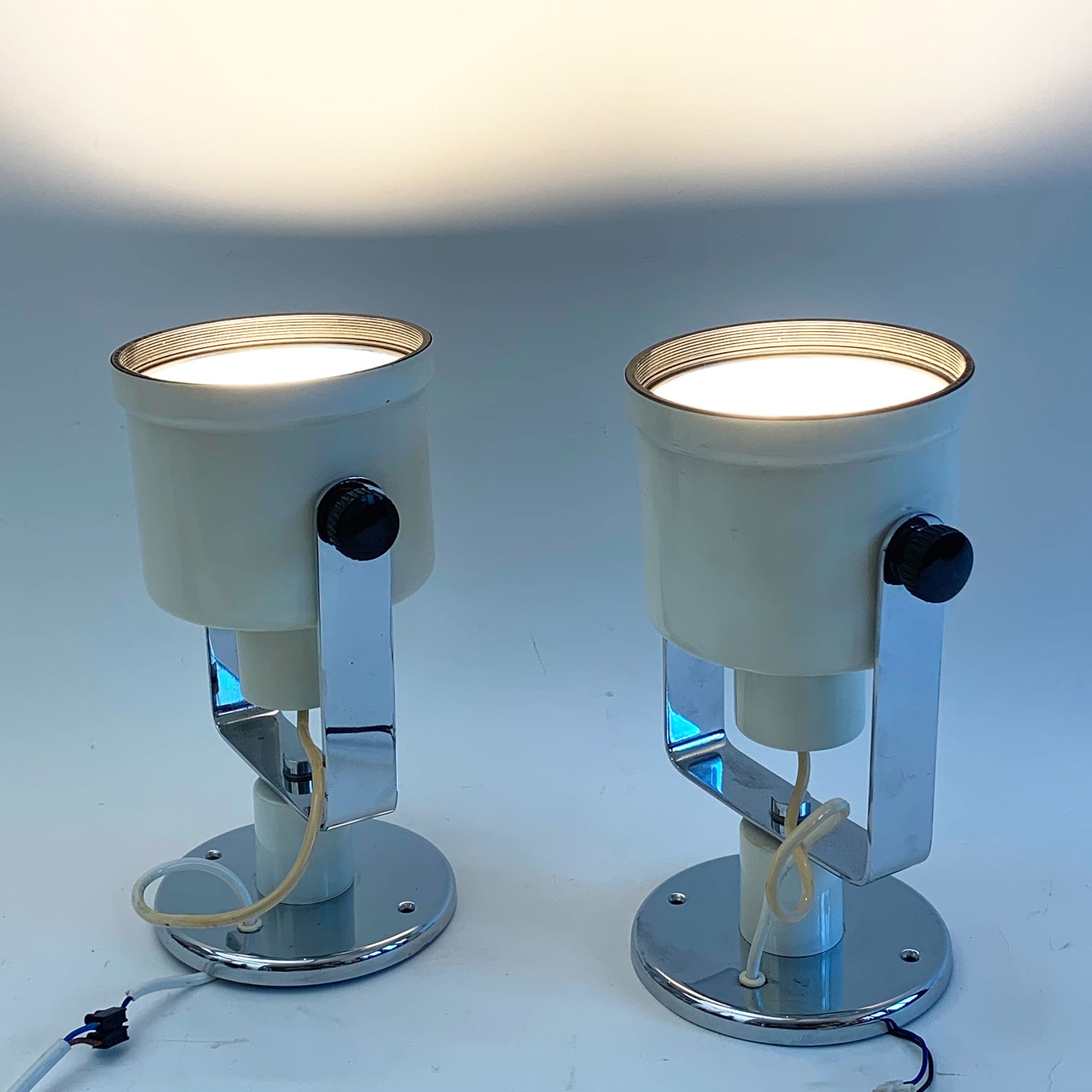 Coppia di faretti da muro mod. A433 <br> Luci Milano anni 70 - immagine 5