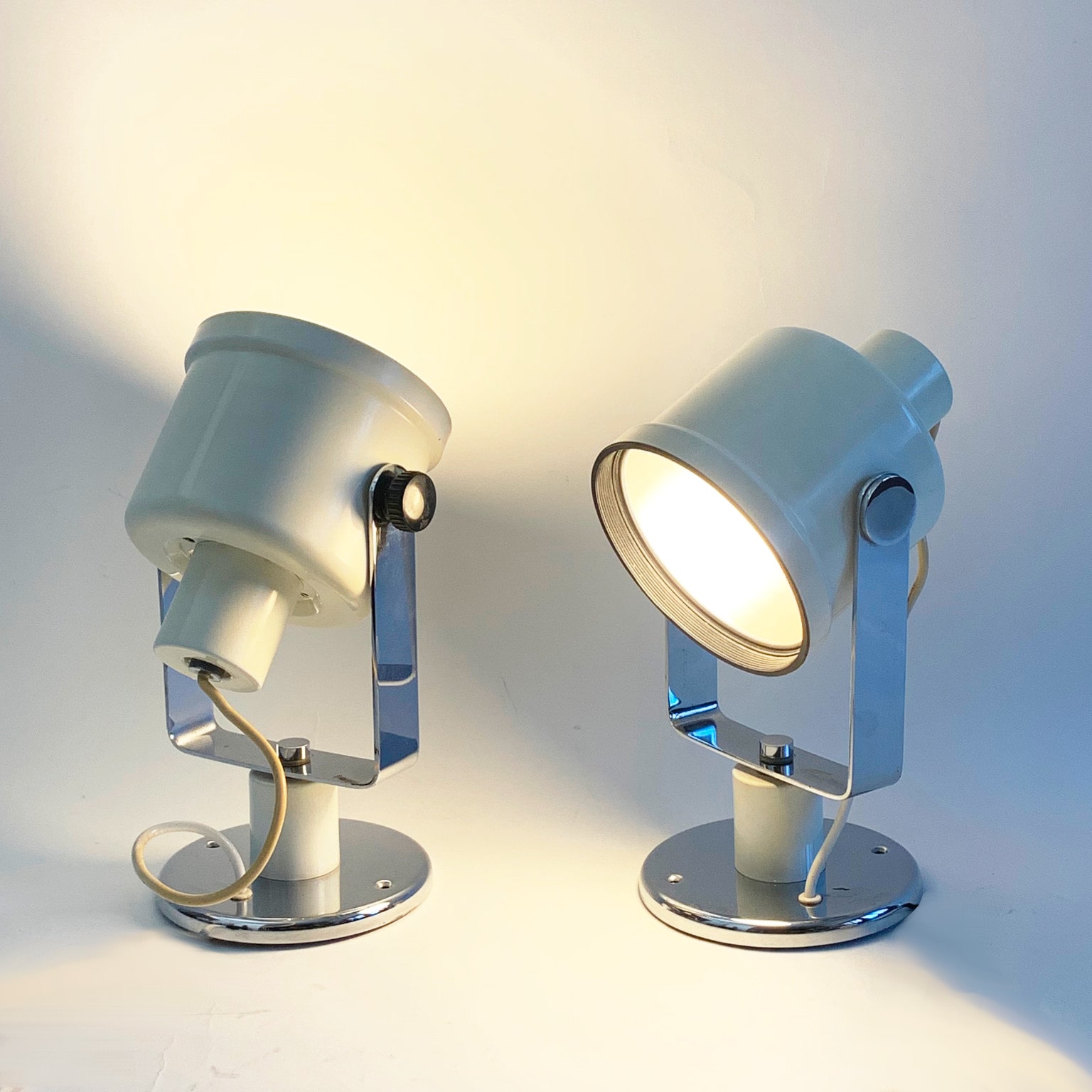 Coppia di faretti da muro mod. A433 <br> Luci Milano anni 70