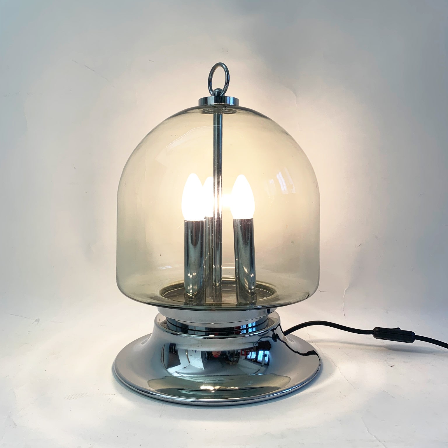 Lampada da tavolo in vetro e metallo cromato <br> Italia anni 70