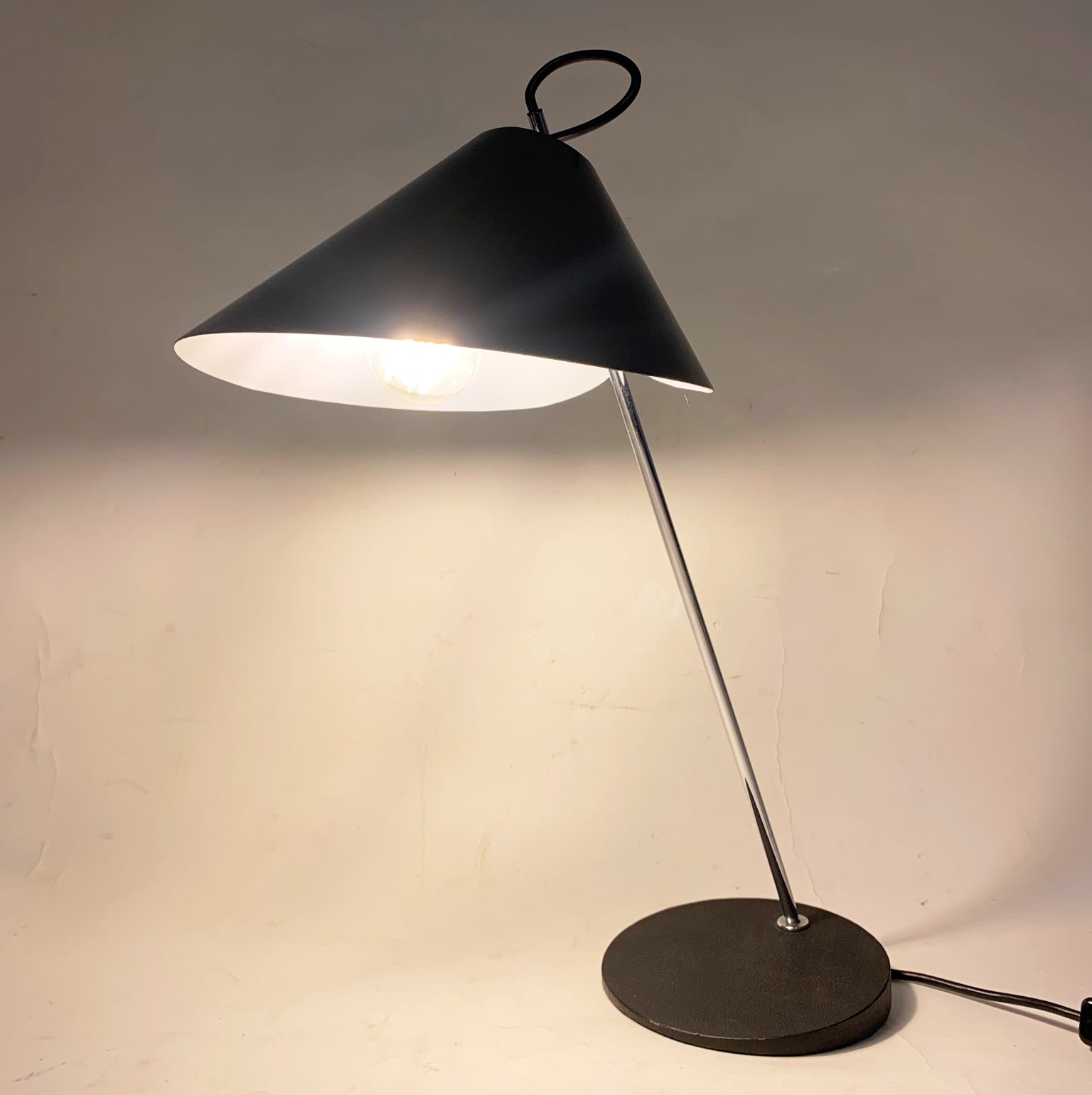 Luigi Caccia Dominioni per Azucena <br> Lampada da appoggio <br>mod. Base Ghisa