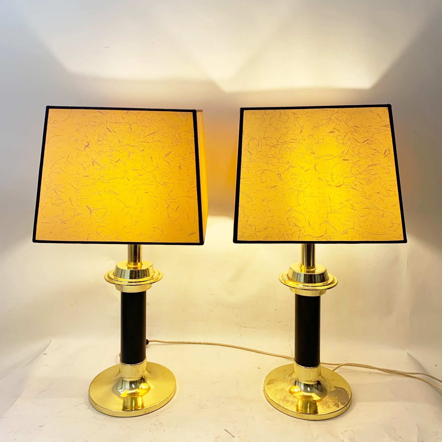 Coppia di lampade da appoggio con paralume <br> Italia anni 80
