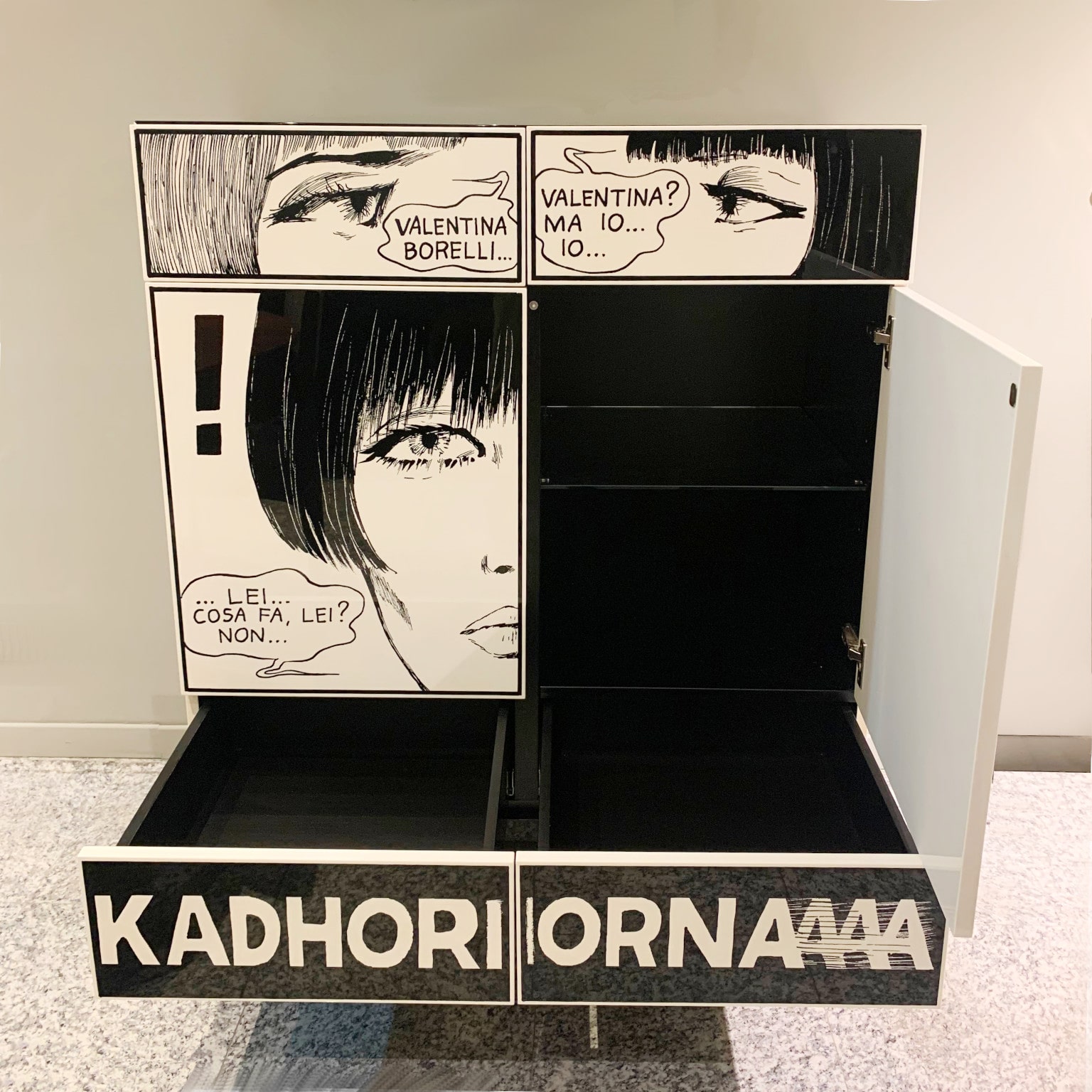 Giuseppe Canevese per Capodopera <br> Mobile contenitore mod. Kadhorna - Valentina © Guido Crepax - immagine 5