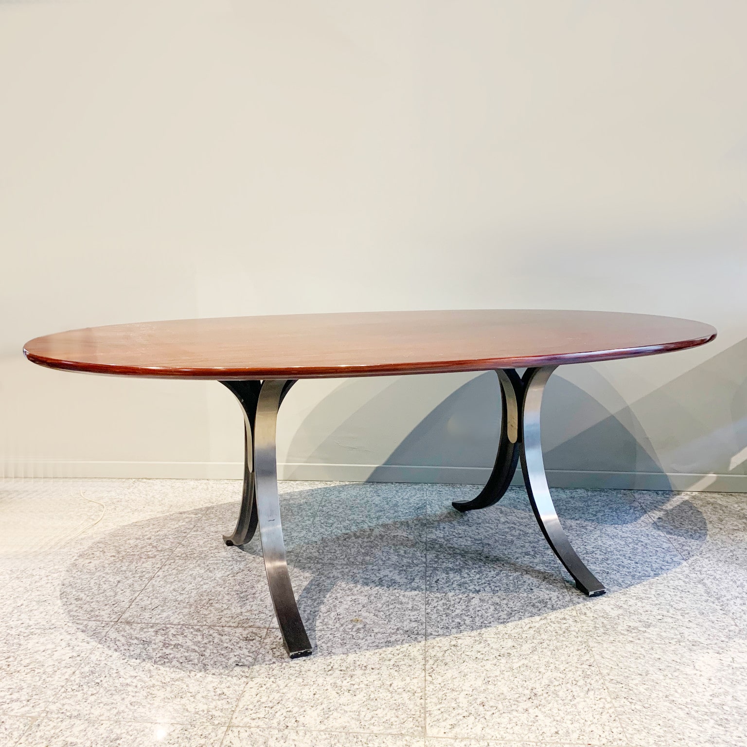 Osvaldo Borsani e Eugenio Gerli <br> per Tecno <br> Tavolo ovale mod. T 102A