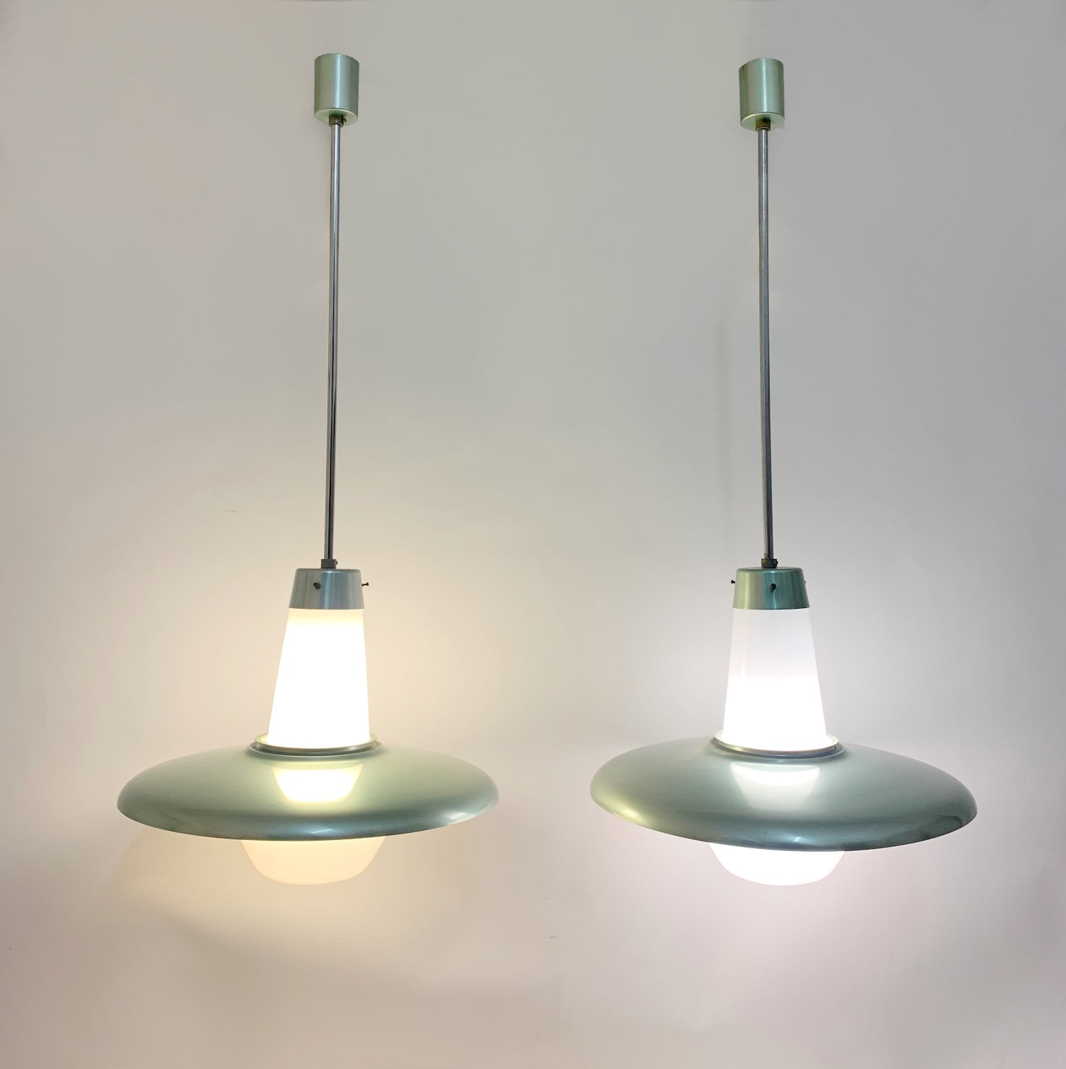 Lampada a sospensione in vetro e alluminio (2) <br> Italia, anni 60 - immagine 2