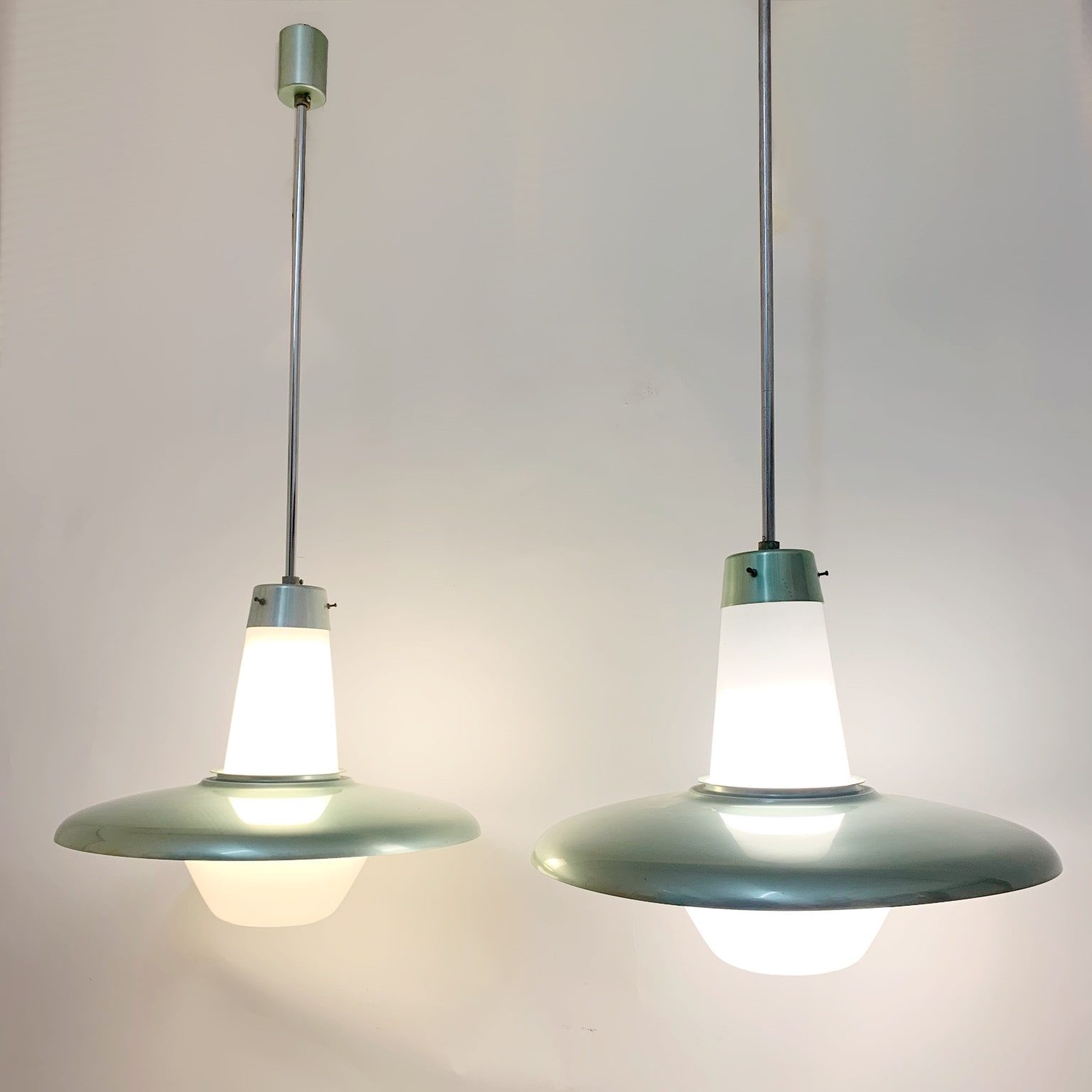 Lampada a sospensione in vetro e alluminio (2) <br> Italia, anni 60 - immagine 3