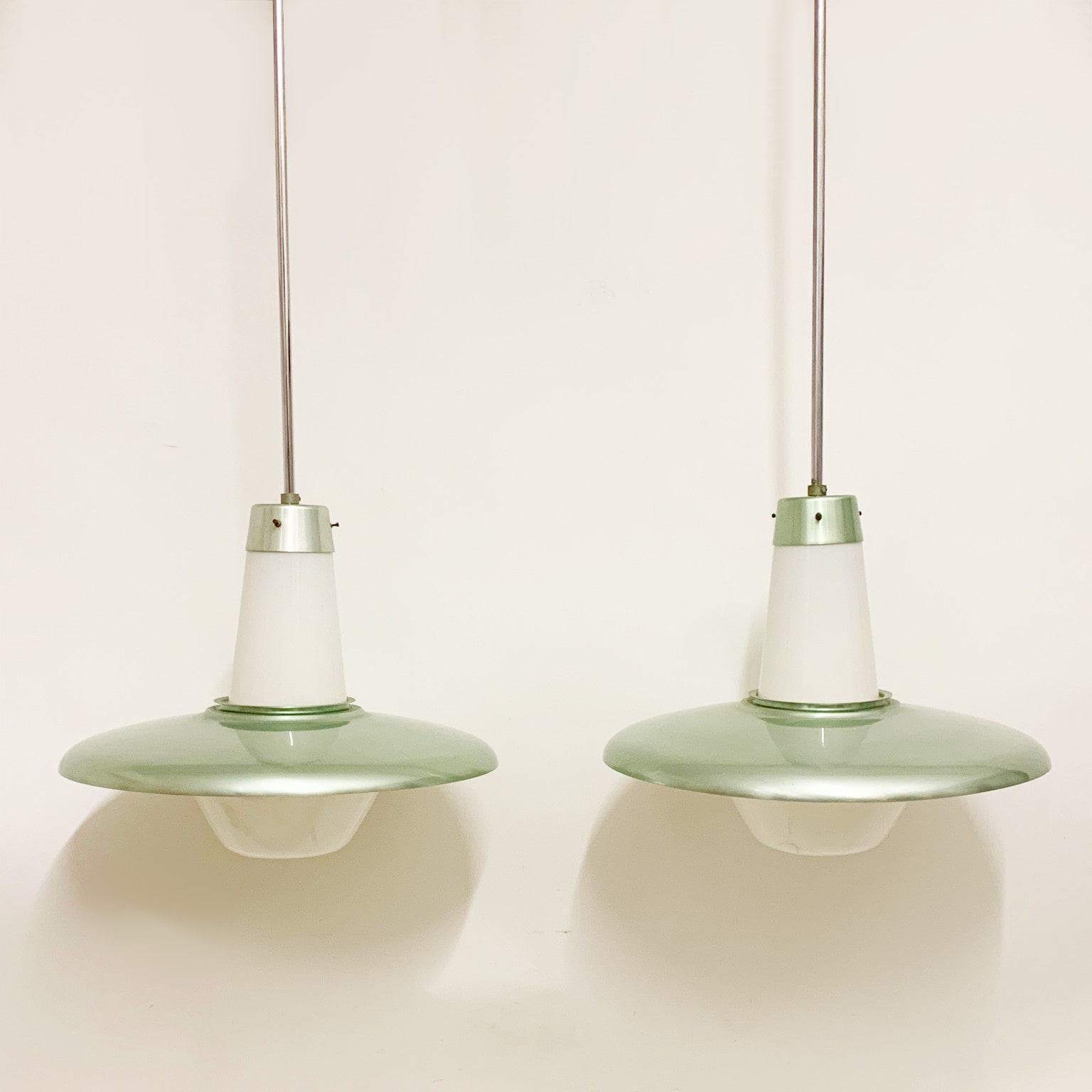 Lampada a sospensione in vetro e alluminio (2) <br> Italia, anni 60 - immagine 4